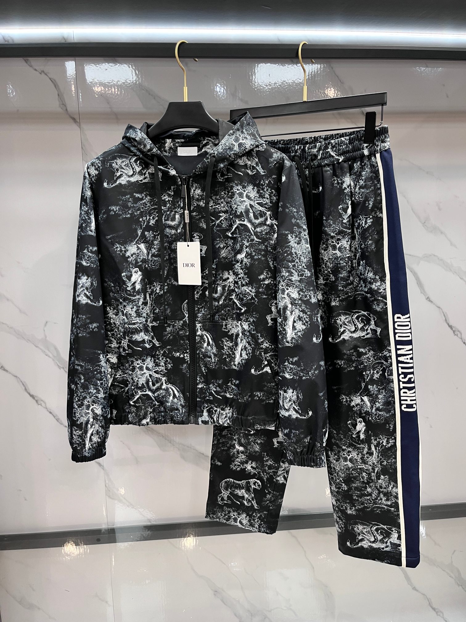 気ランキング第1位 クリスチャンディオール 上下服 セットアップ  メンズ