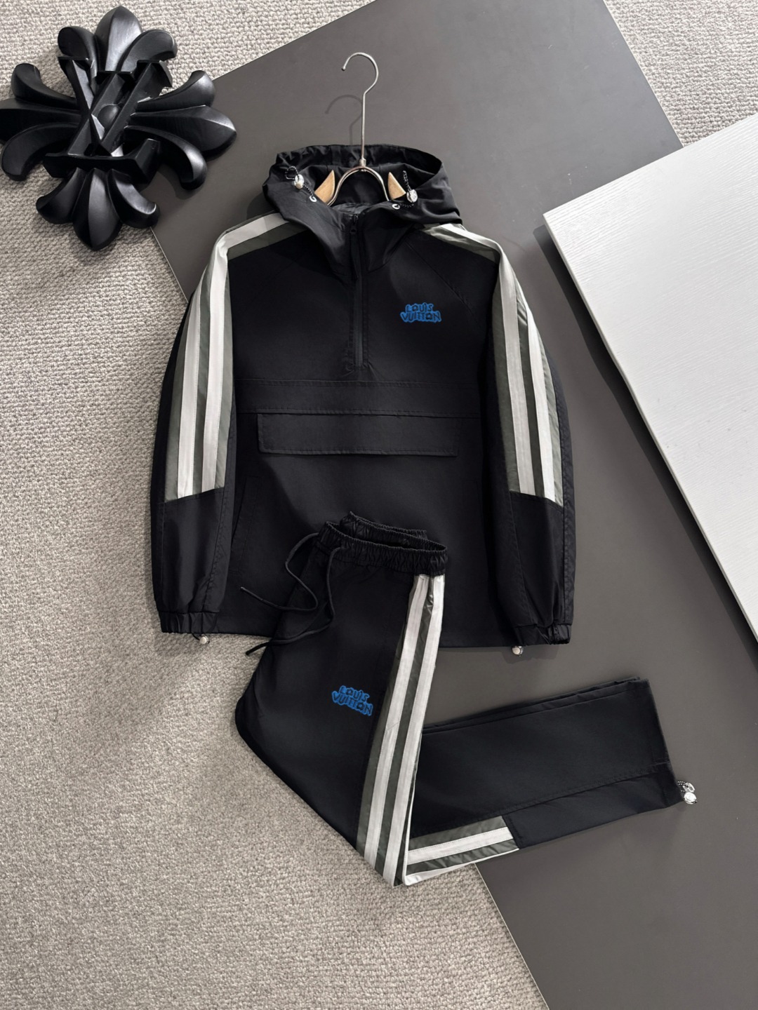 秋冬服 人気商品入荷 ルイヴィトン 上下服 セットアップ  メンズ