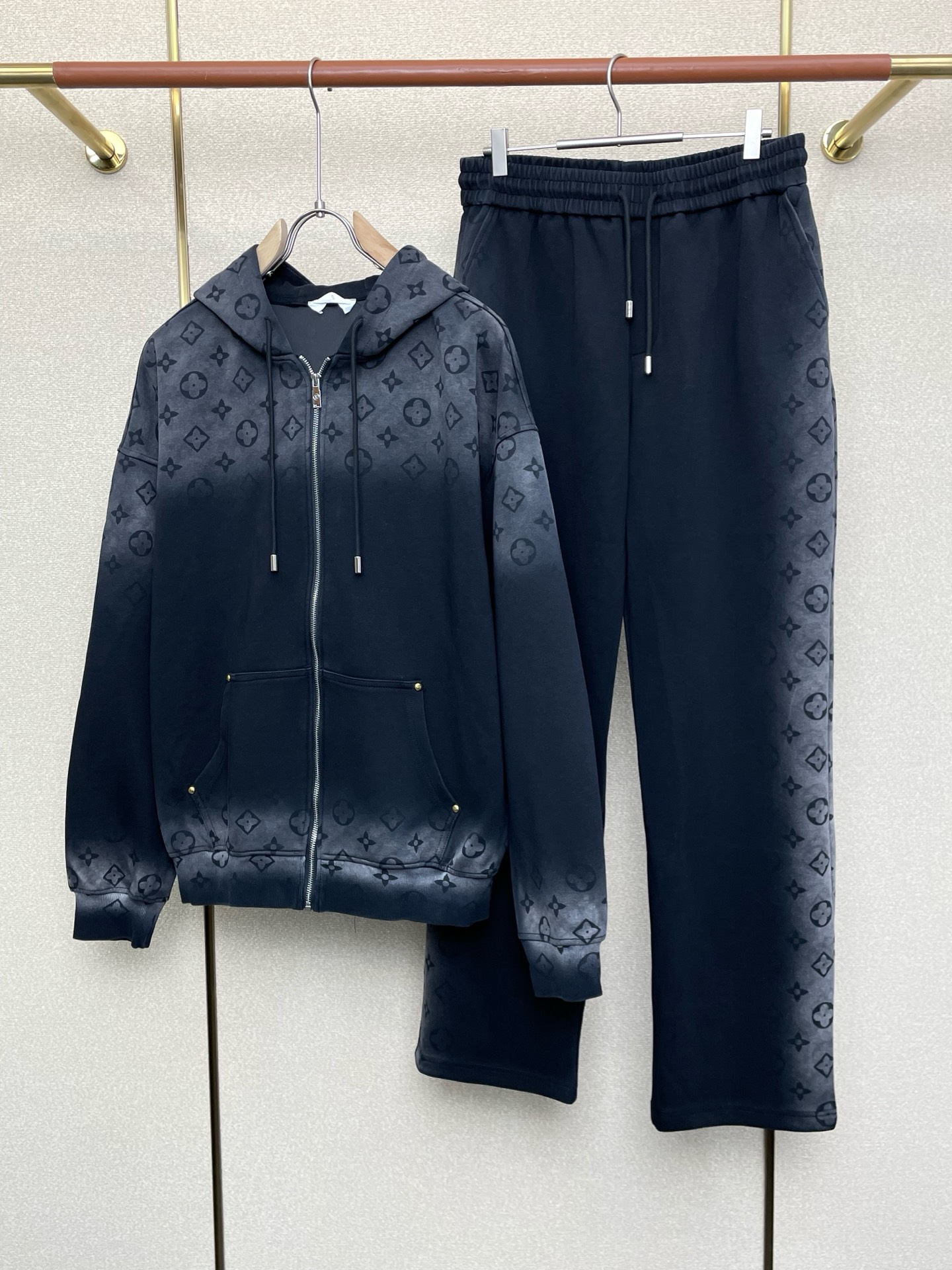 秋冬服 人気商品入荷 ルイヴィトン 上下服 セットアップ  メンズ