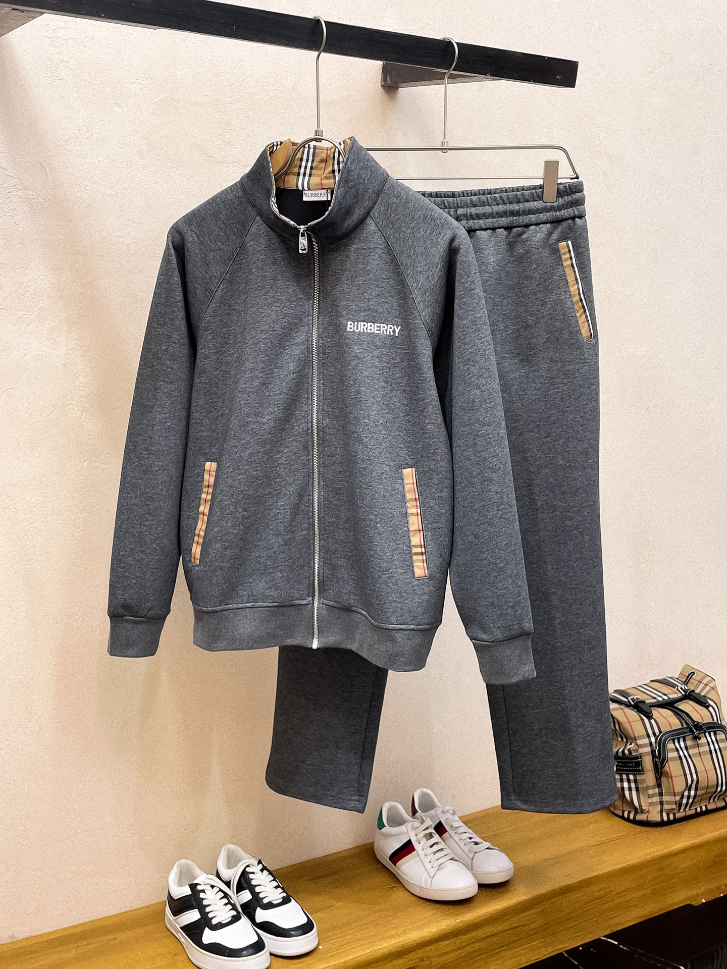 気ランキング第1位 クリスチャンディオール 上下服 セットアップ  メンズ