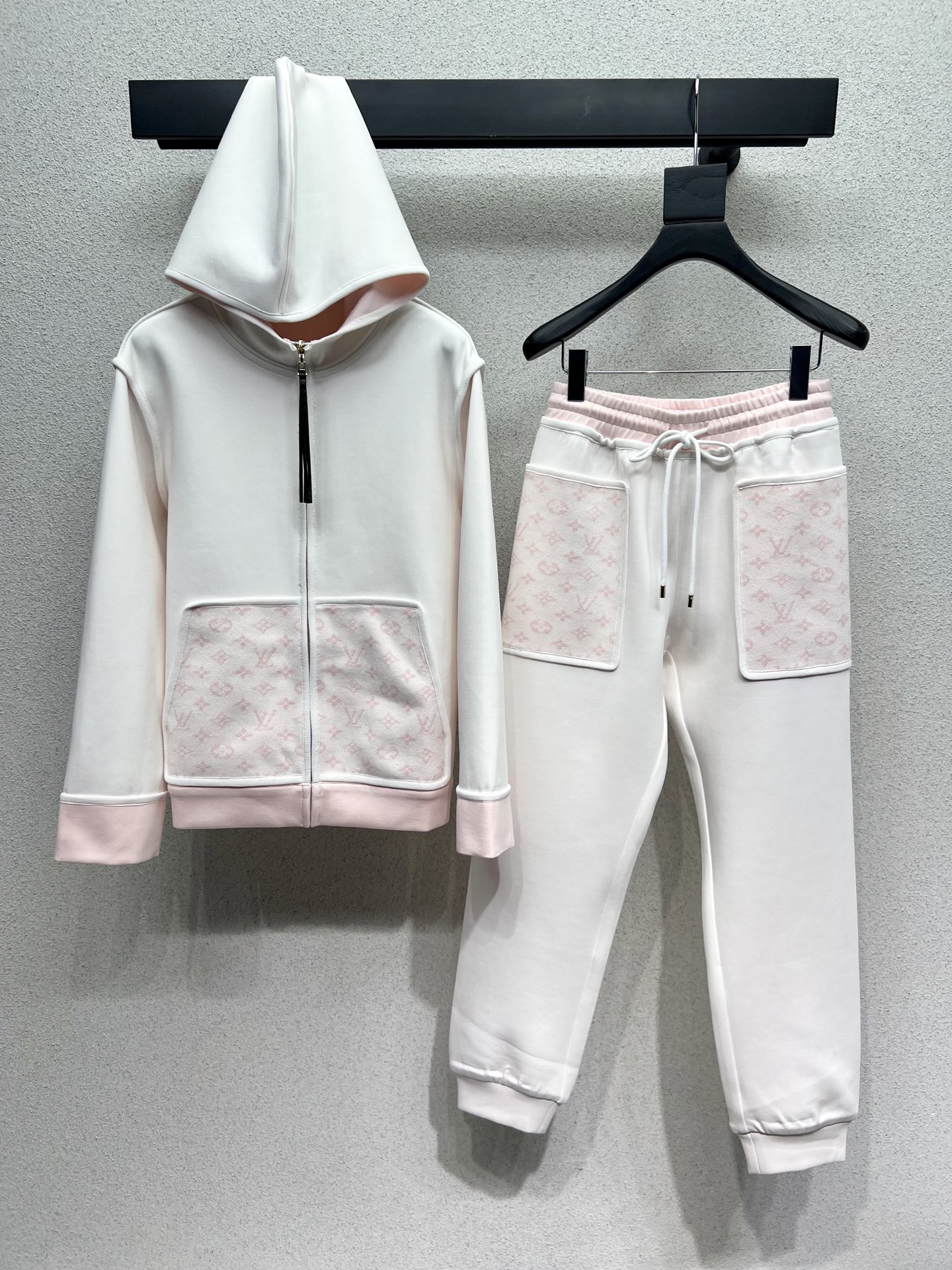 秋冬服 人気商品入荷 ルイヴィトン 上下服 セットアップ? レディース 2510