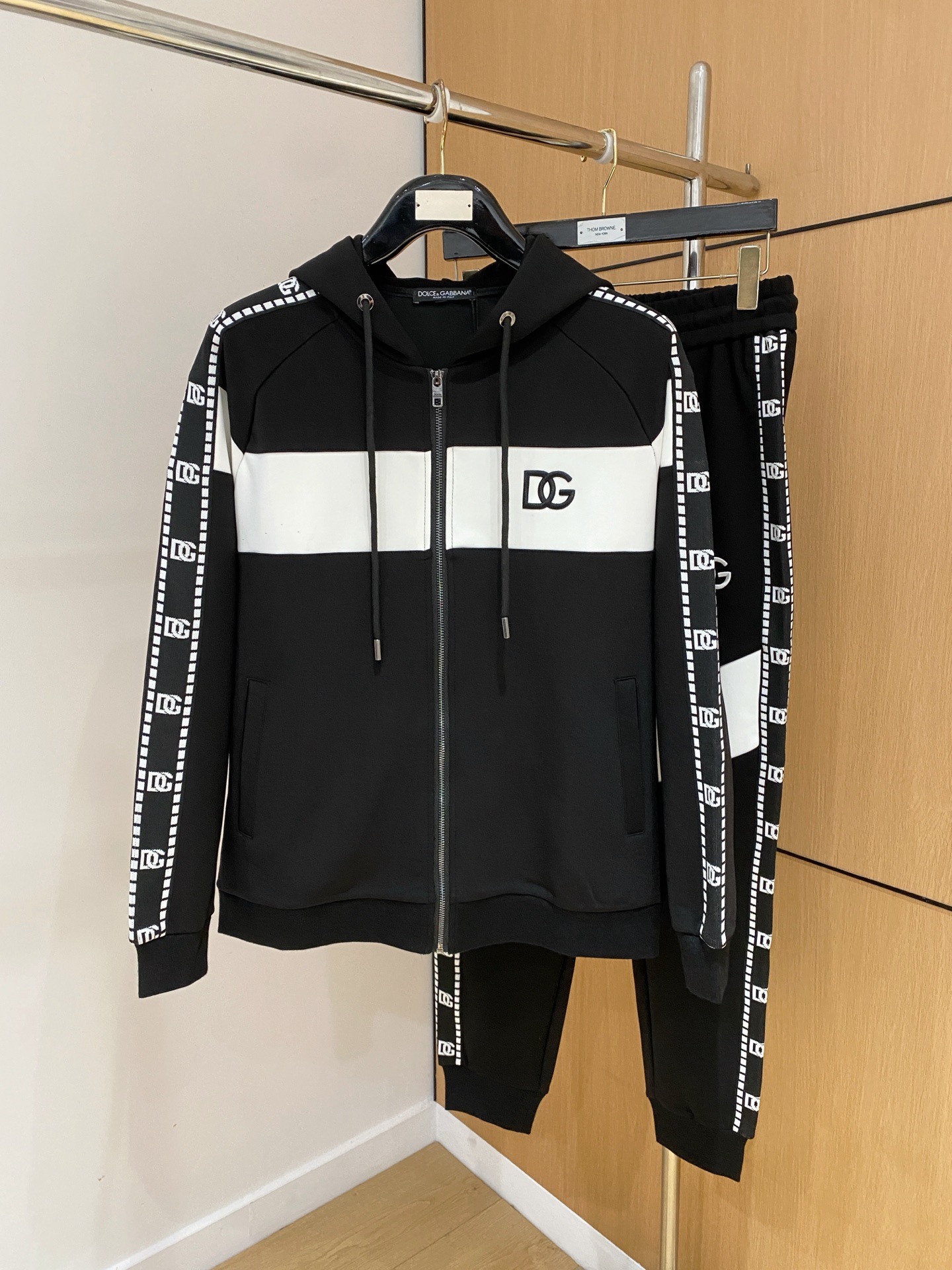 秋冬服 人気商品入荷 ドルチェ&ガッバーナ スウェット セットアップ?  メンズ