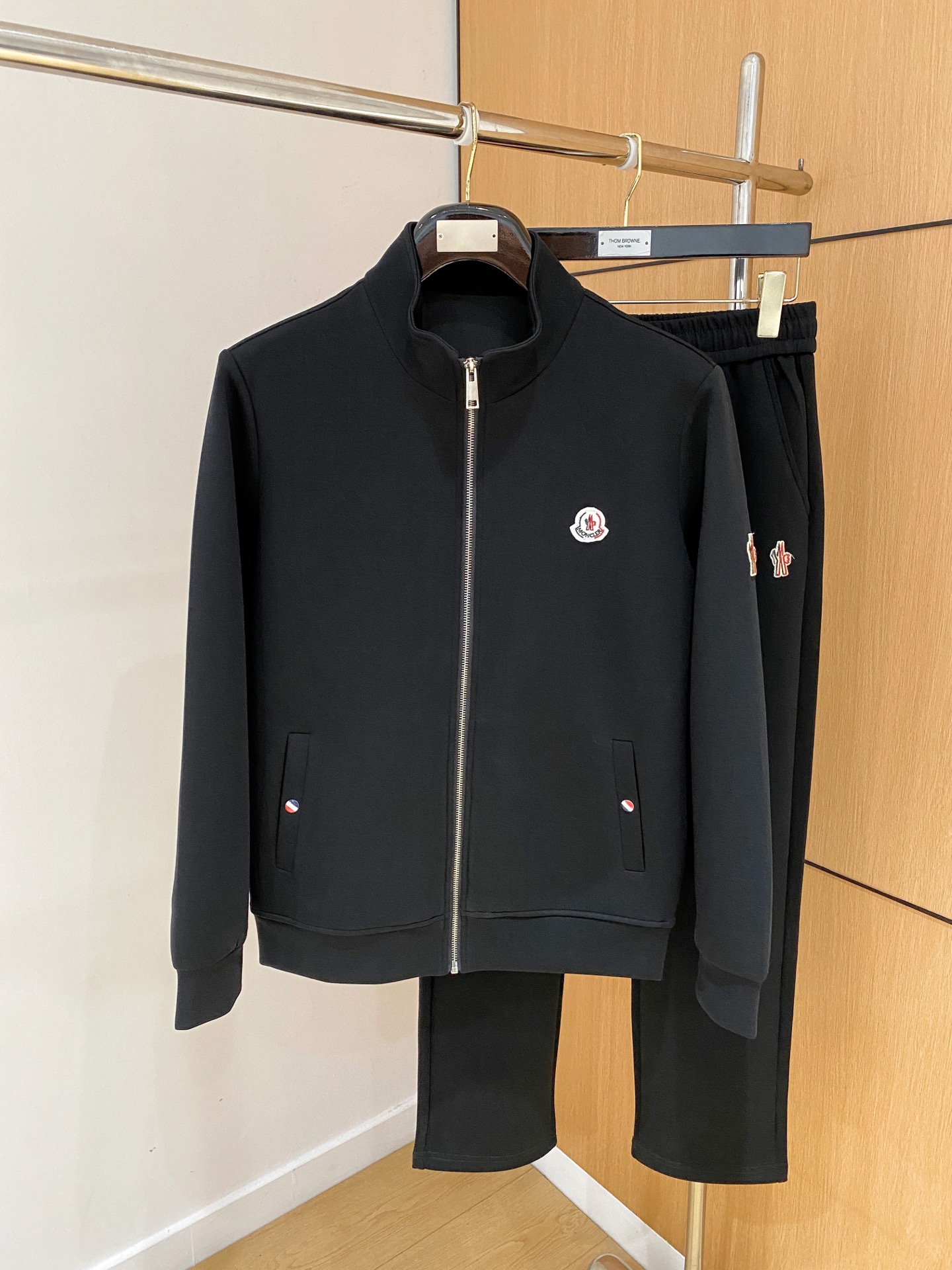 秋冬服 人気商品入荷 モンクレール 上下服 セットアップ  メンズ