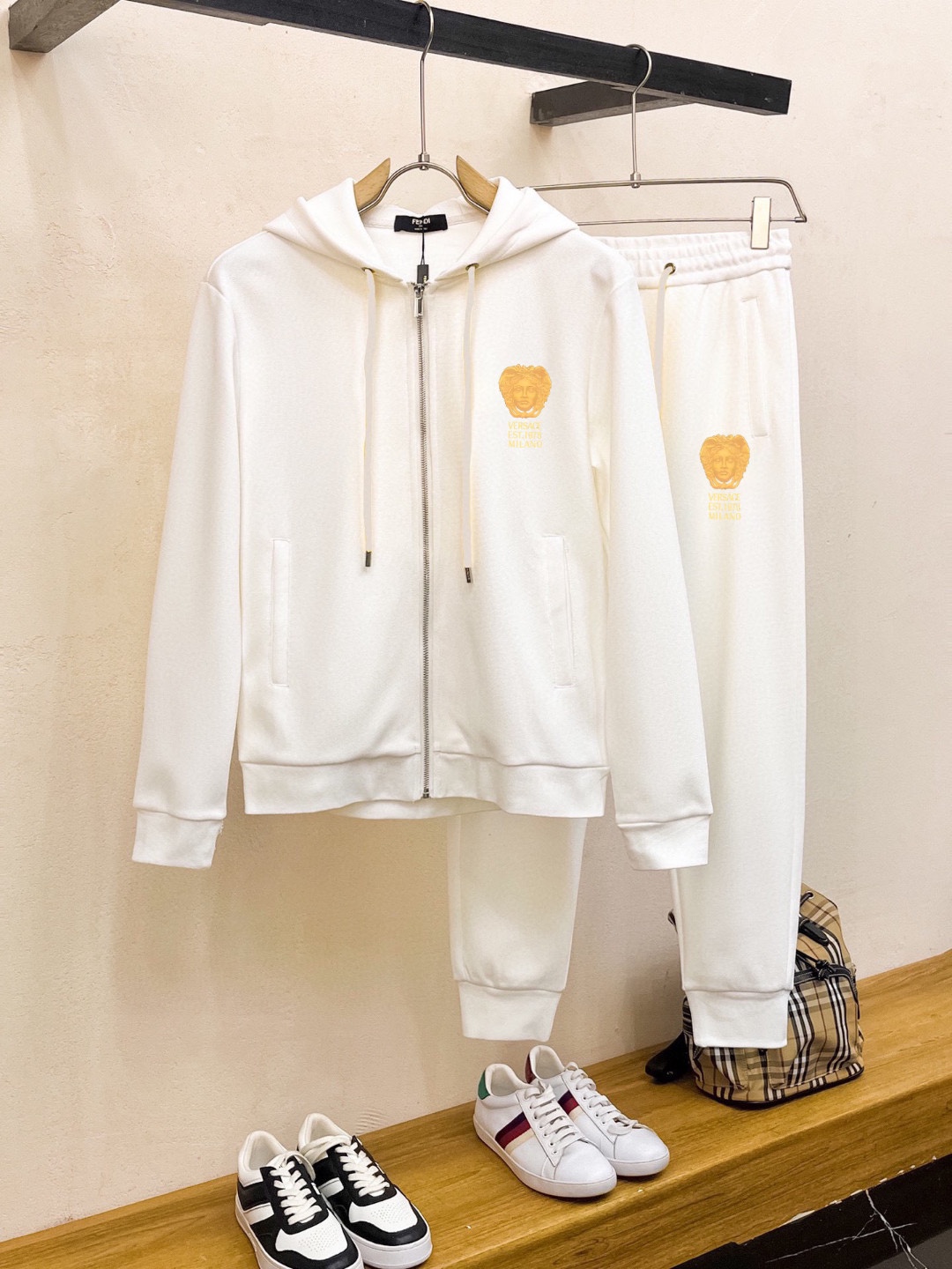 秋冬服 人気商品入荷 ヴェルサーチ 上下服 セットアップ  メンズ
