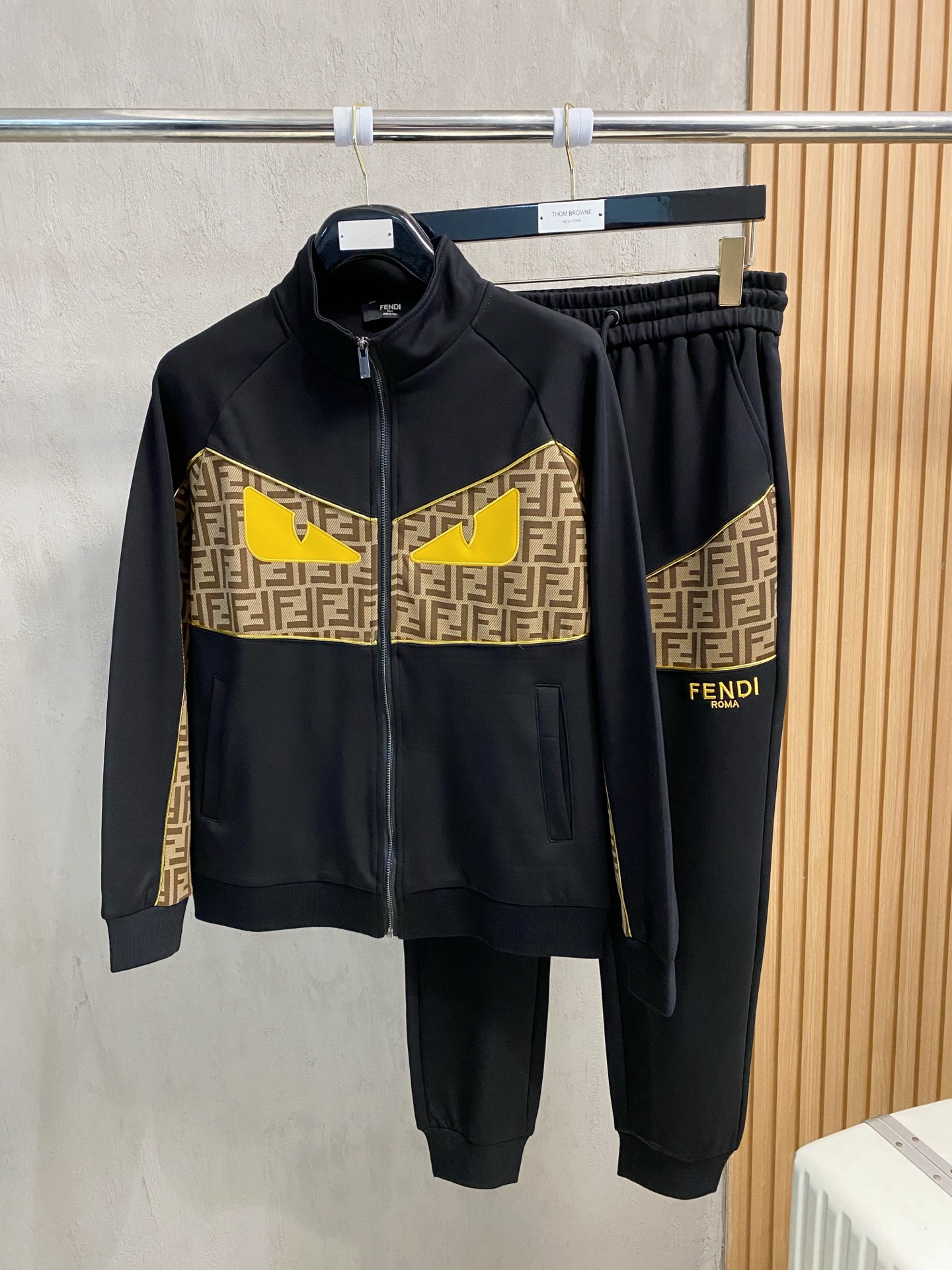 秋冬服 人気商品入荷 フェンディ 上下服 セットアップ? メンズ