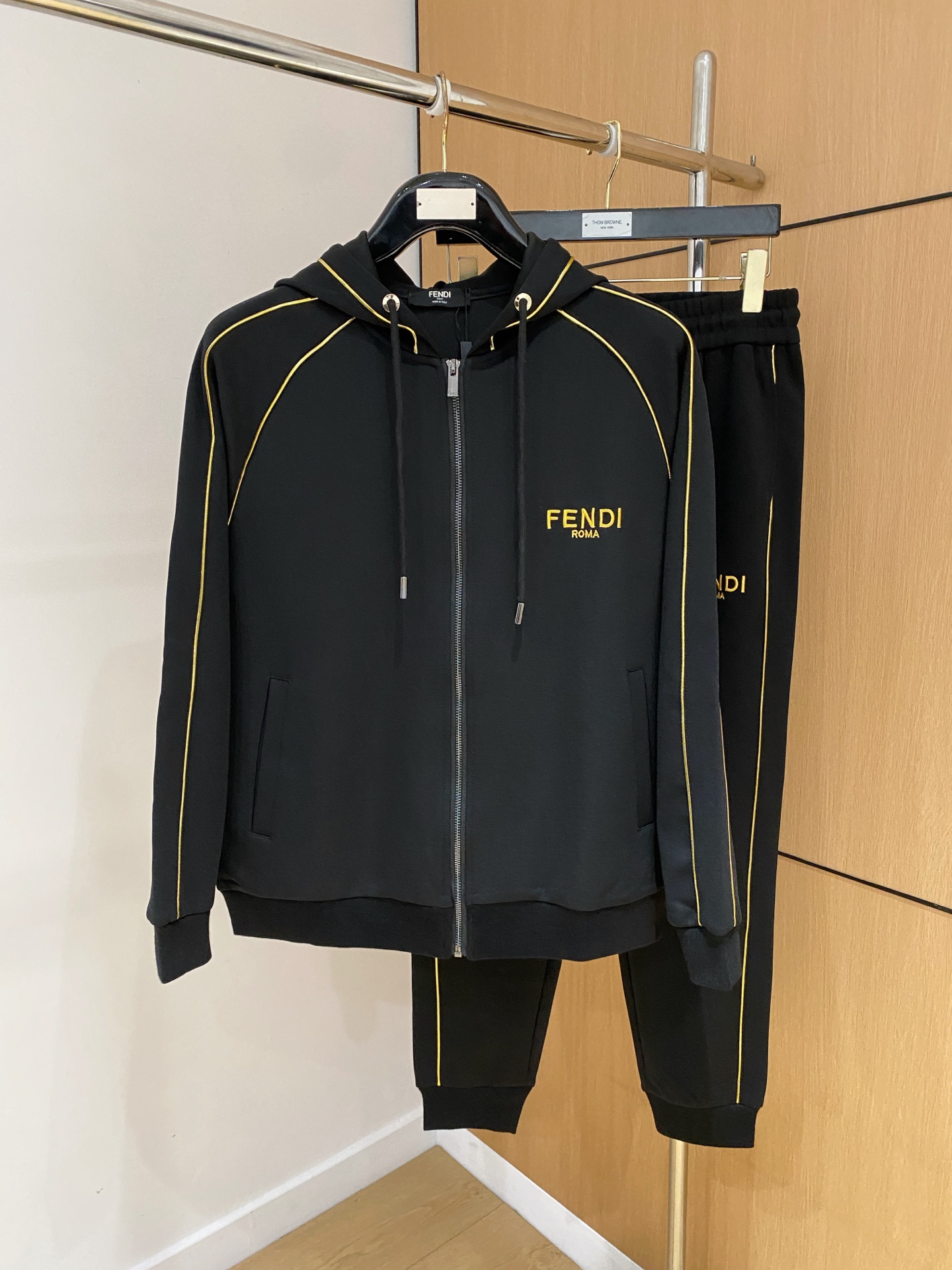 秋冬服 人気商品入荷 フェンディ 上下服 セットアップ?  メンズ