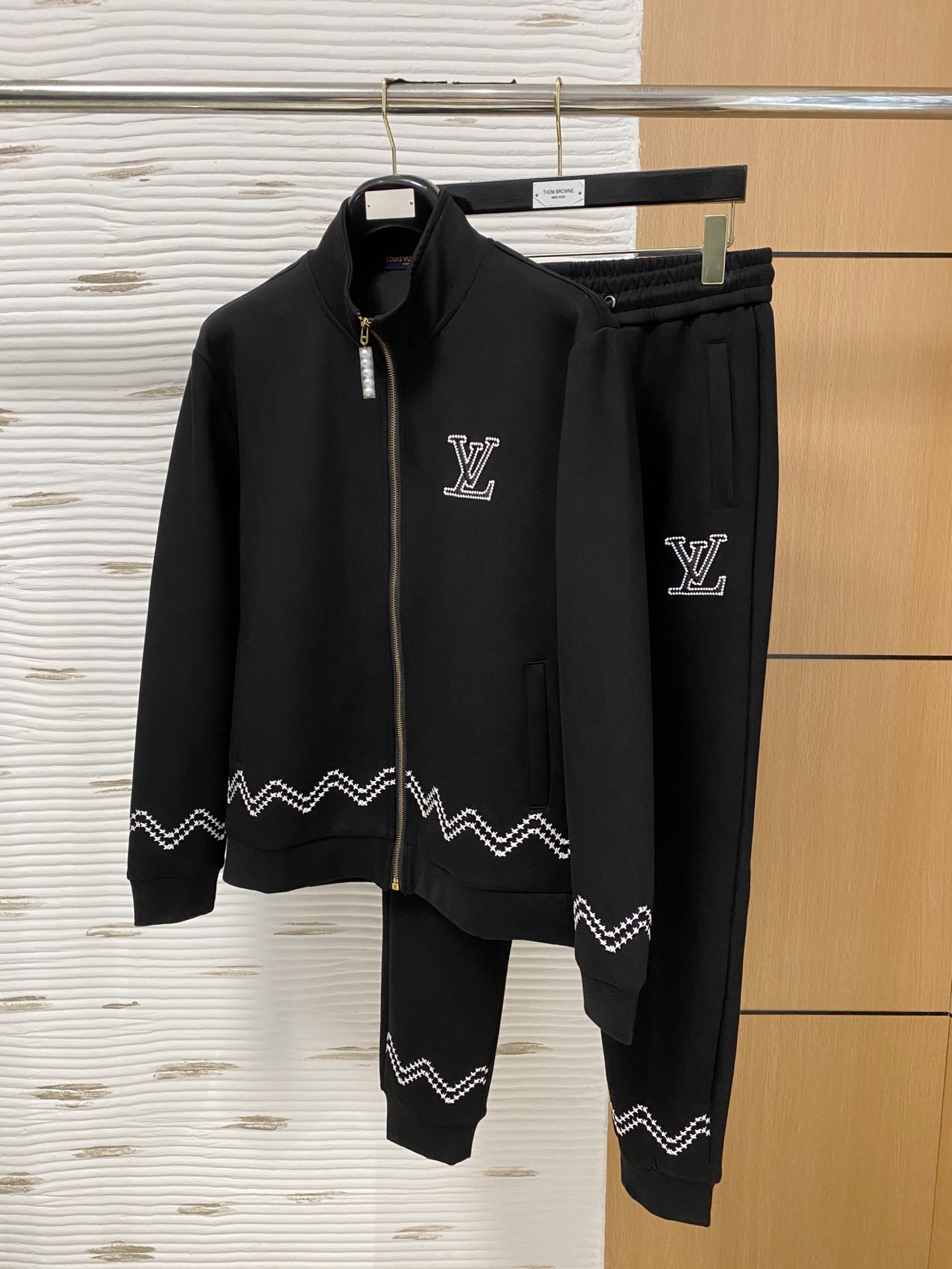 秋冬服 人気商品入荷 ルイヴィトン 上下服 防寒 セット  メンズ