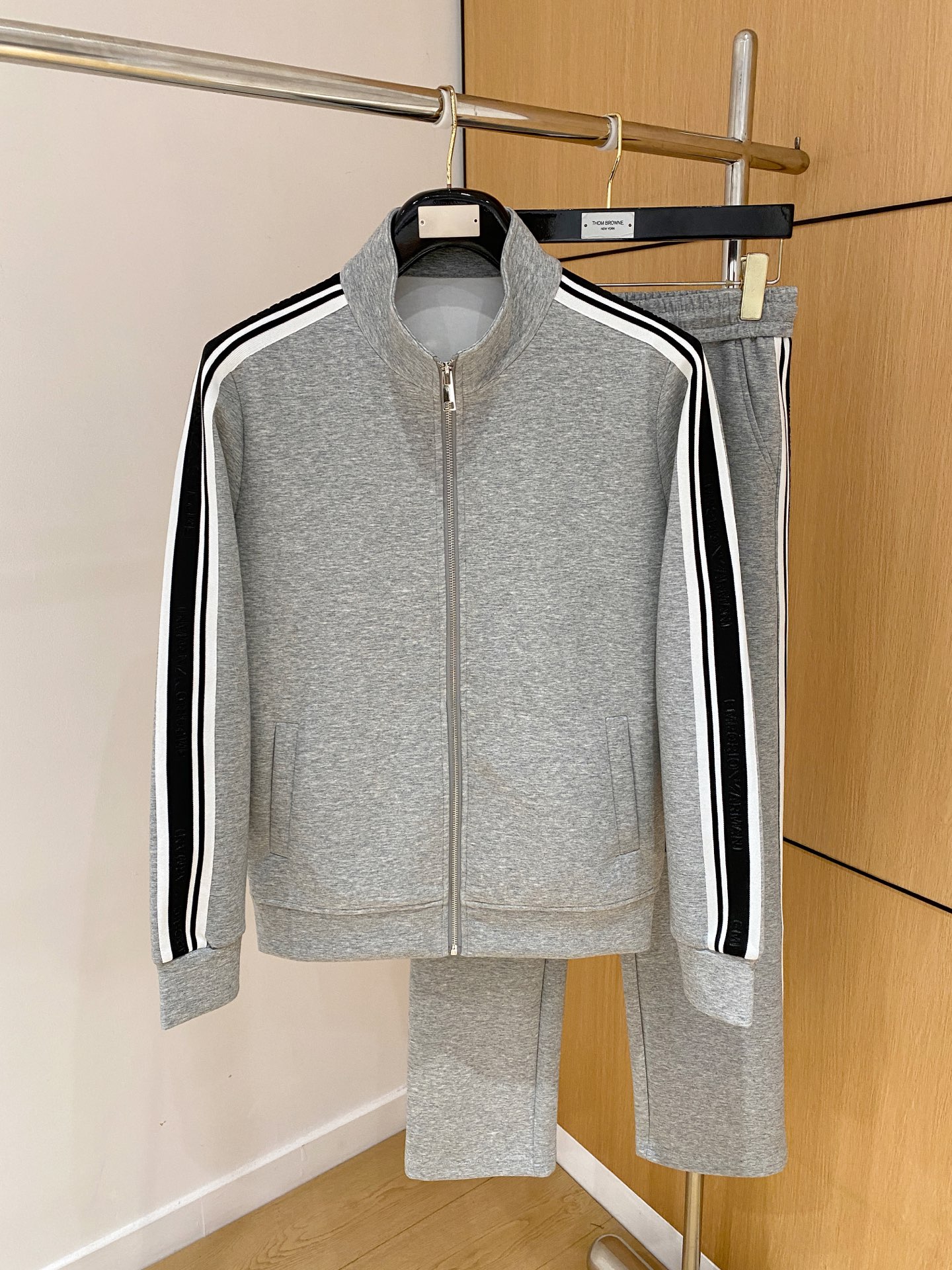 秋冬服 人気商品入荷 アルマーニ 上下服 セットアップ? メンズ