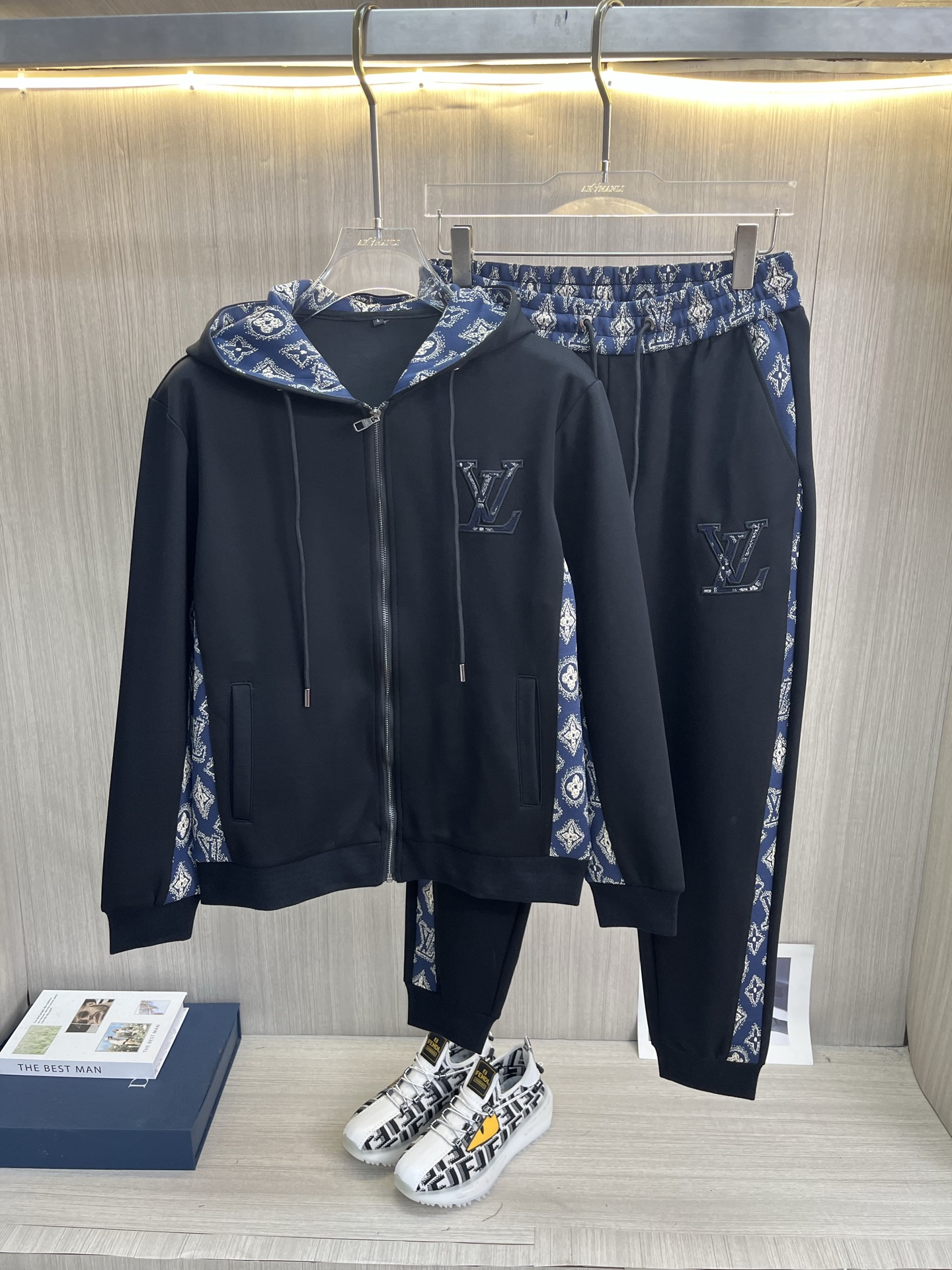 秋冬服 人気商品入荷 ルイヴィトン スウェッセットアップ スーツ