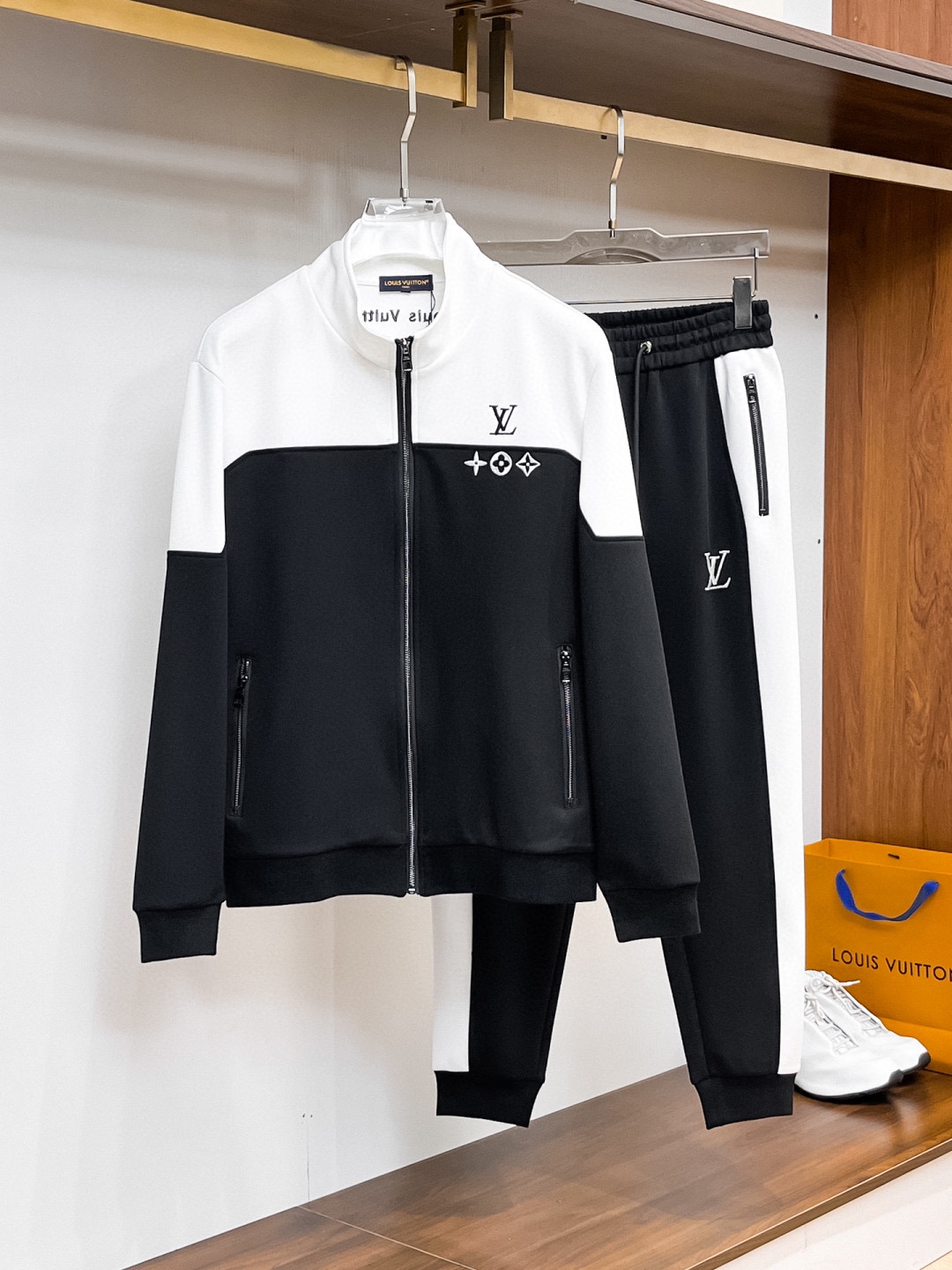 秋冬服 人気商品入荷 ルイヴィトン 野球 セットアップ? メンズ