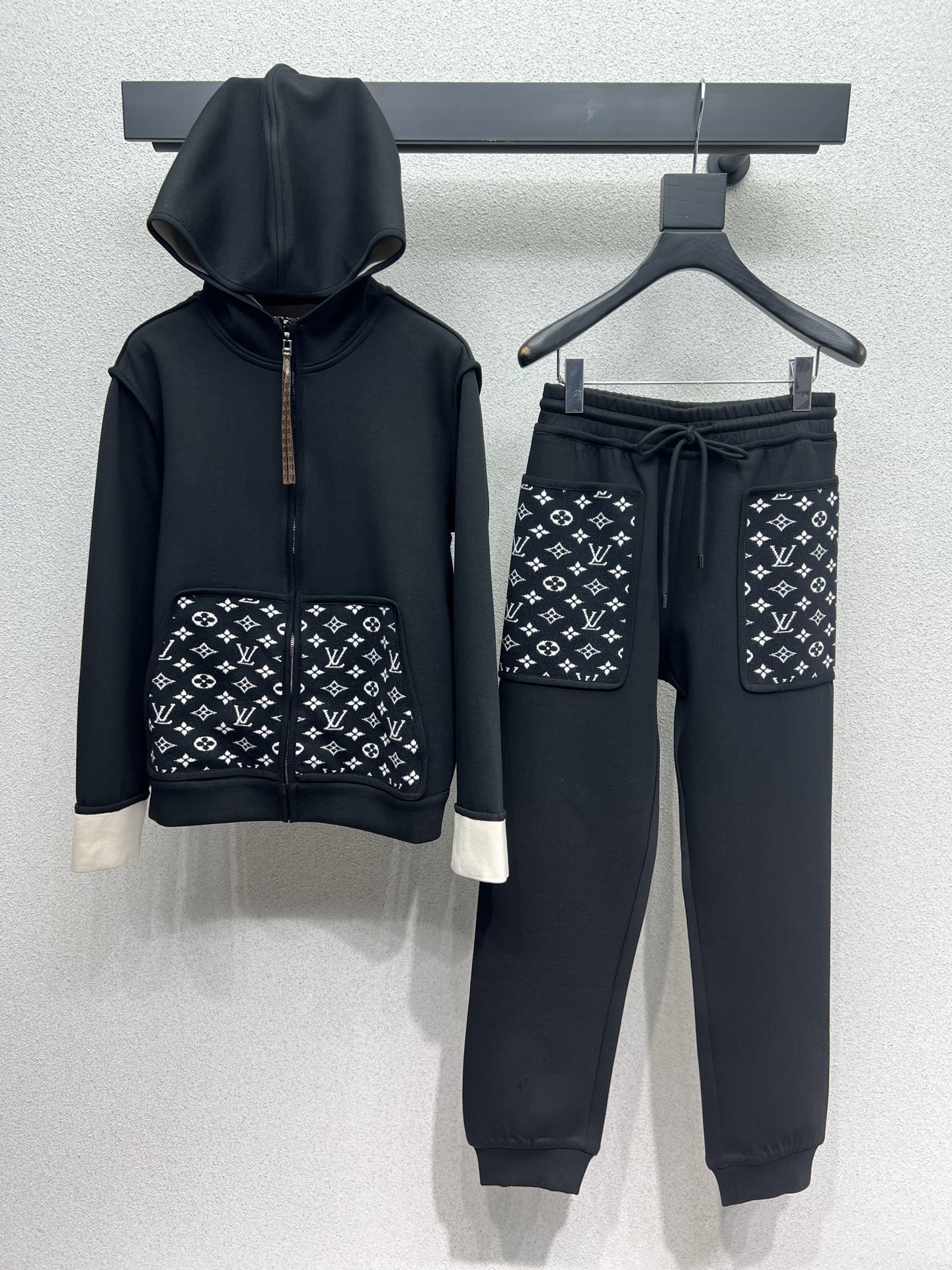 秋冬服 人気商品入荷 ルイヴィトン 上下服 セットアップ? レディース