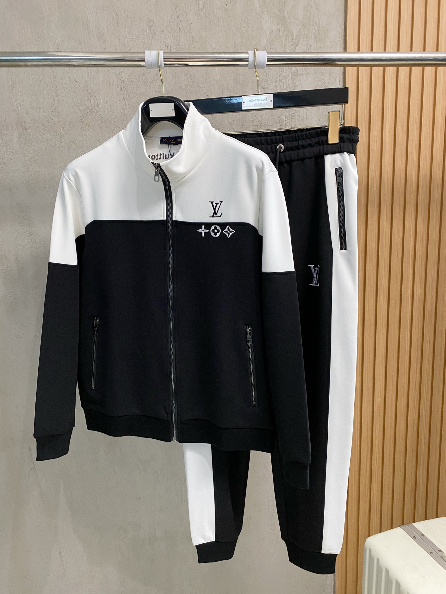 秋冬服 人気商品入荷 ルイヴィトン 上下服 野球 セットアップ