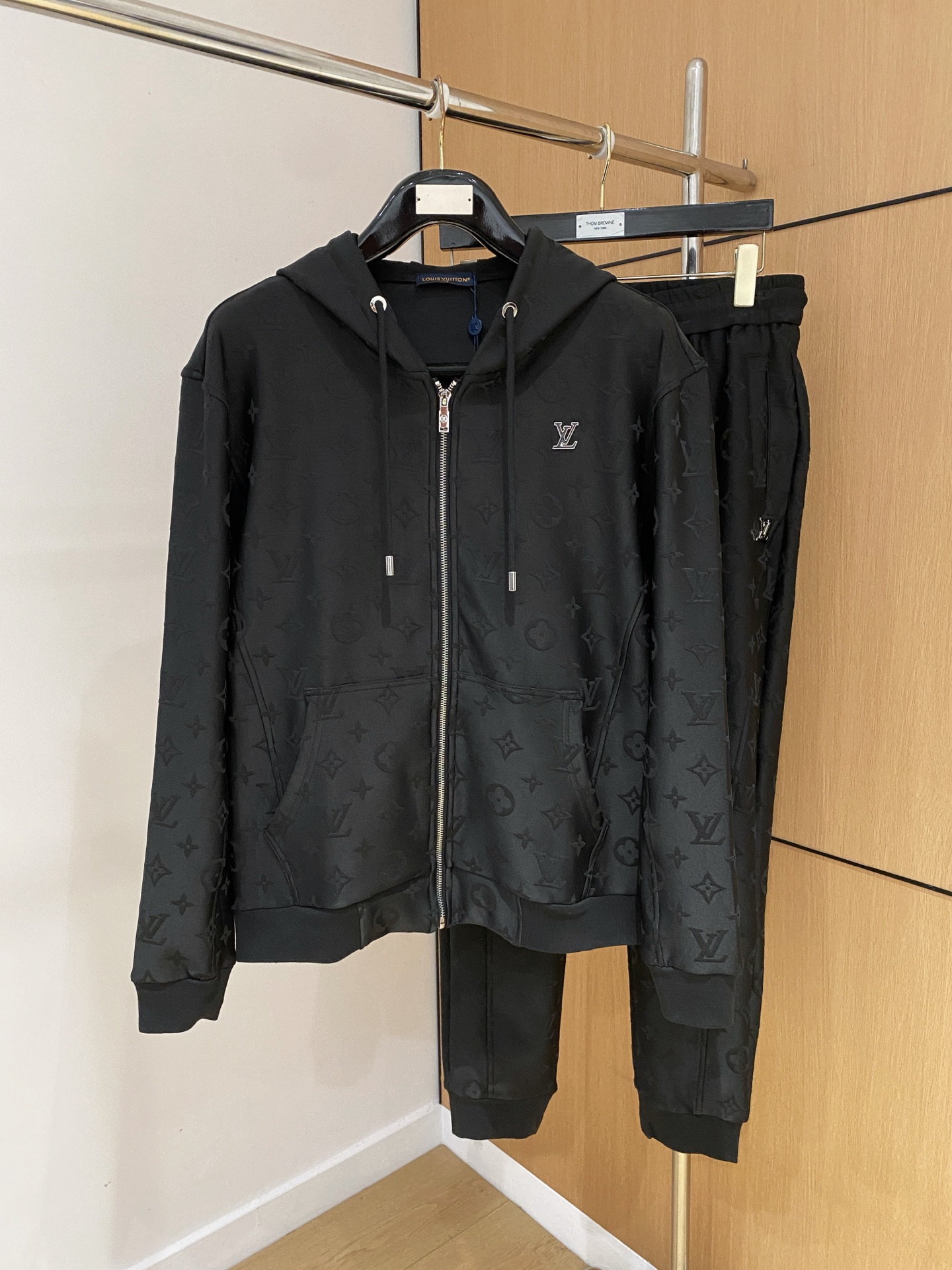 秋冬服 人気商品入荷 ルイヴィトン 上下服 セットアップ  メンズ