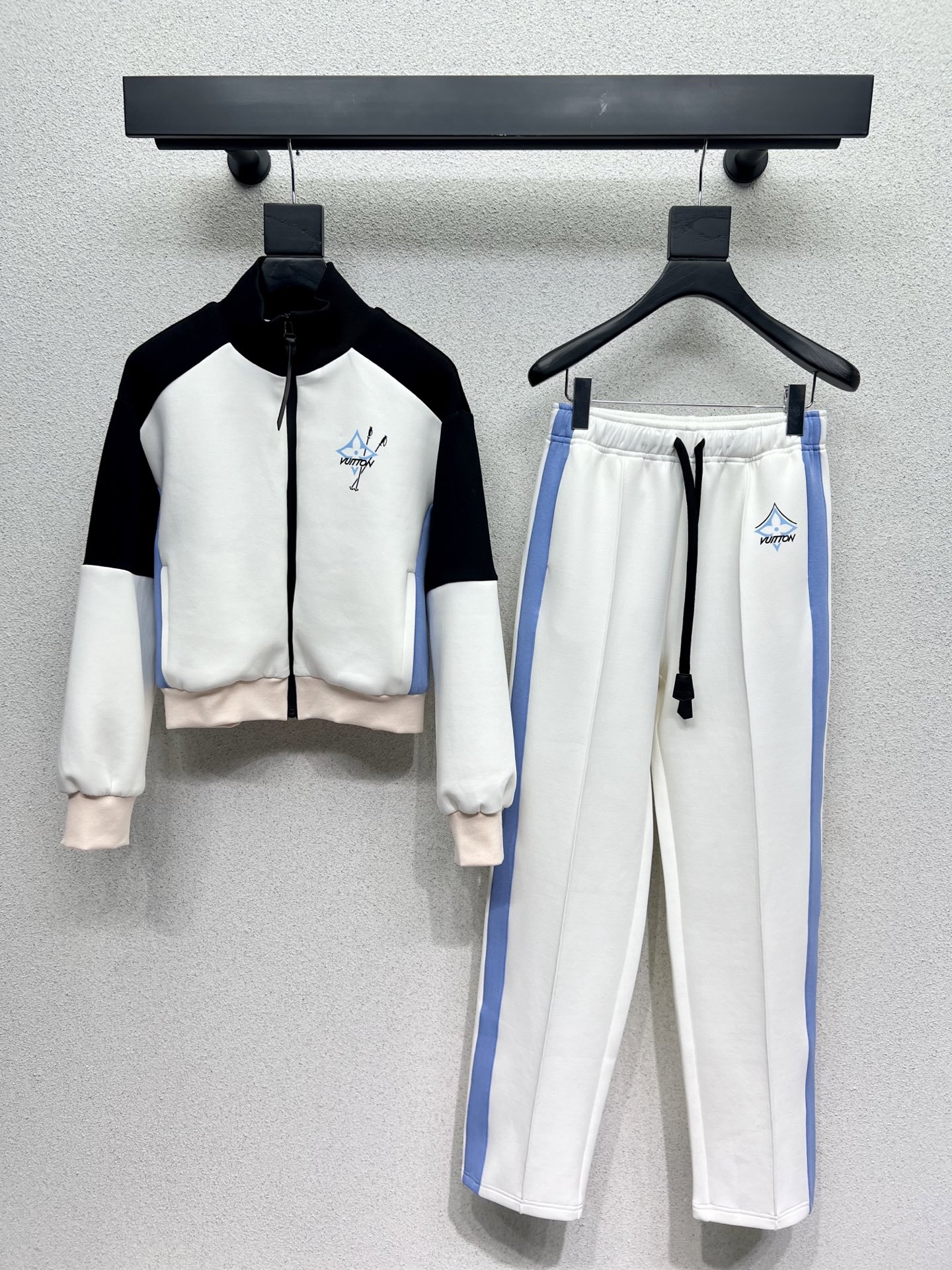秋冬服 人気商品入荷 ルイヴィトン 上下服 セットアップ? レディース