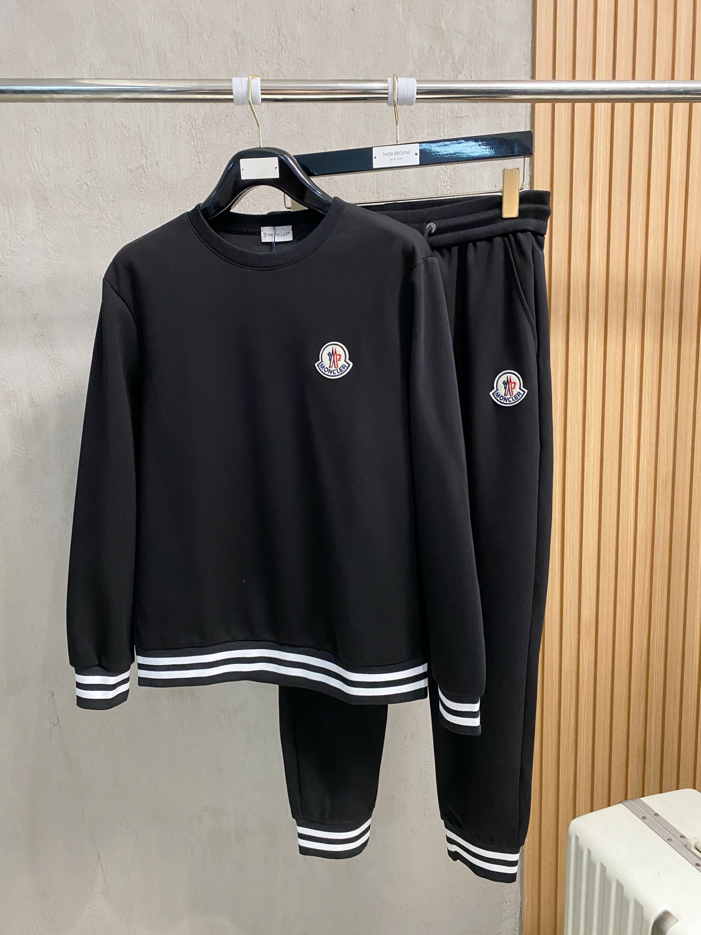 秋冬服 人気商品入荷 モンクレール 上下服 セットアップ  メンズ