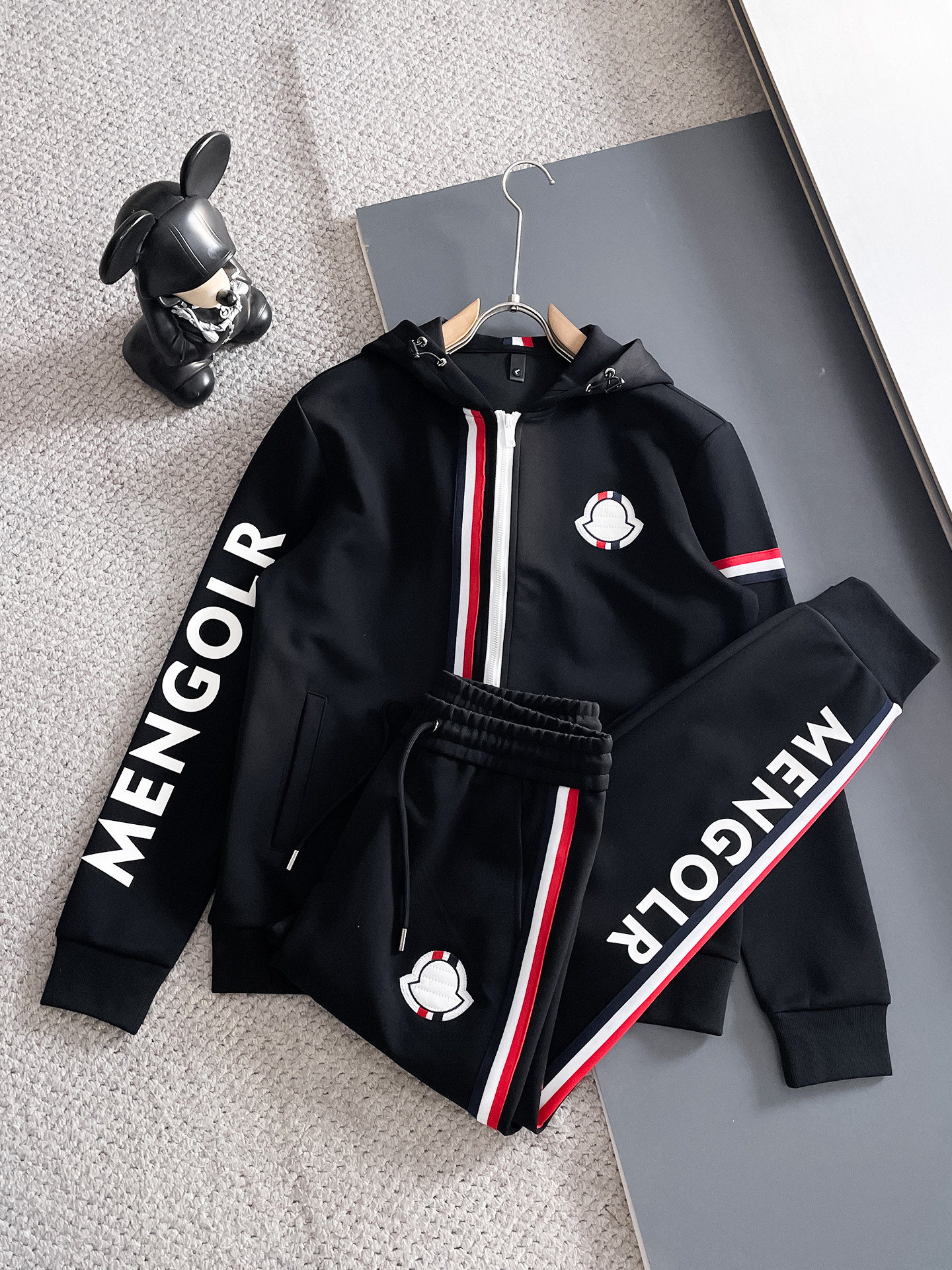 秋冬服 人気商品入荷 モンクレール 上下服 セットアップ  メンズ