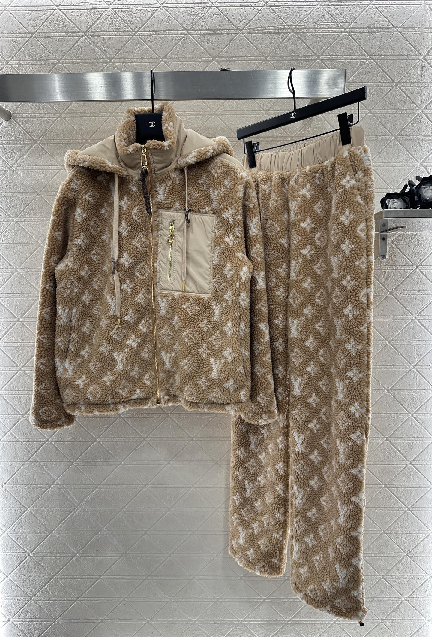 秋冬服 人気商品入荷 ルイヴィトン 上下服 セットアップ? ウィメンズ