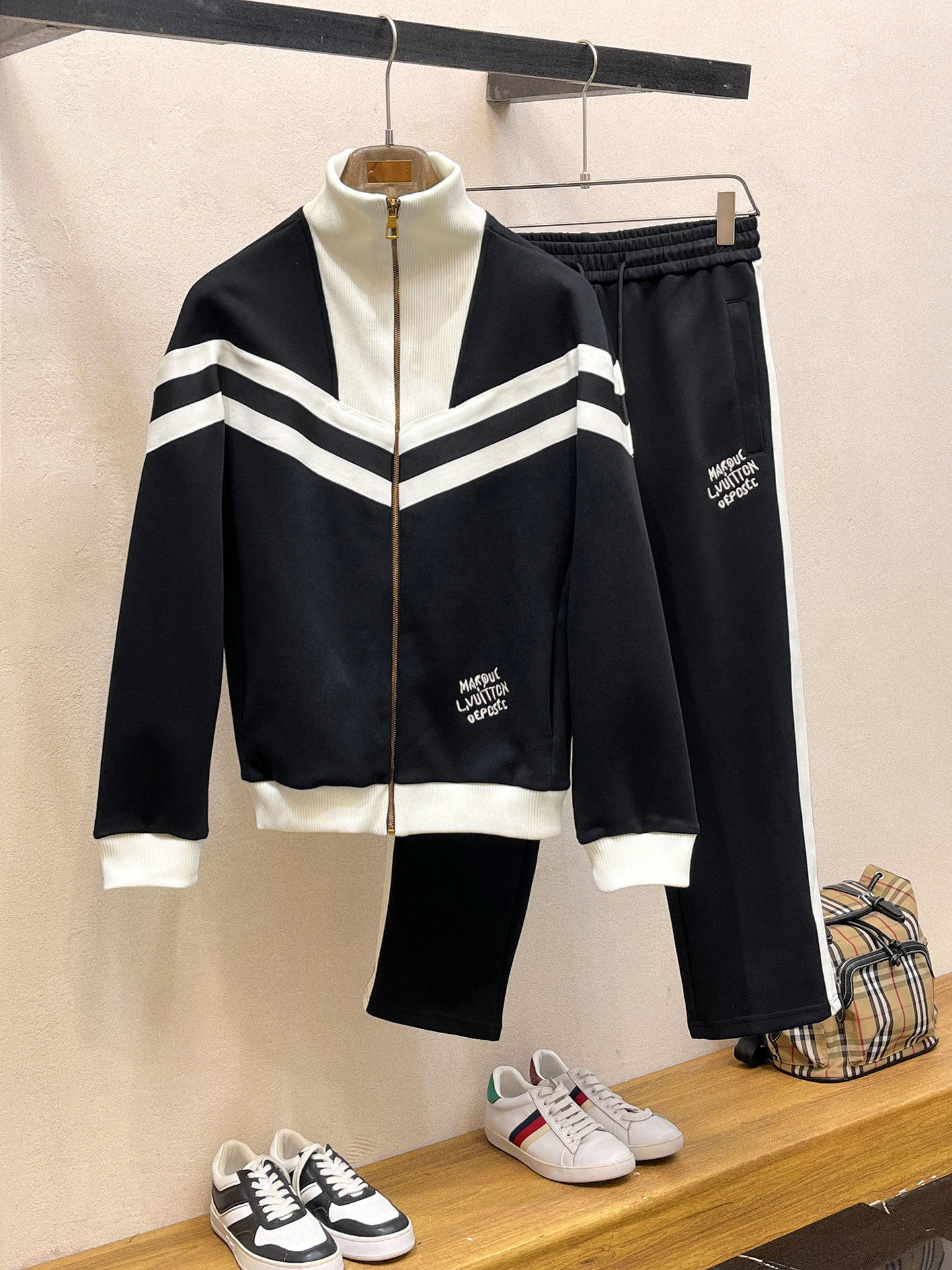 秋冬服 人気商品入荷 ルイヴィトン 上下服 セットアップ メンズ