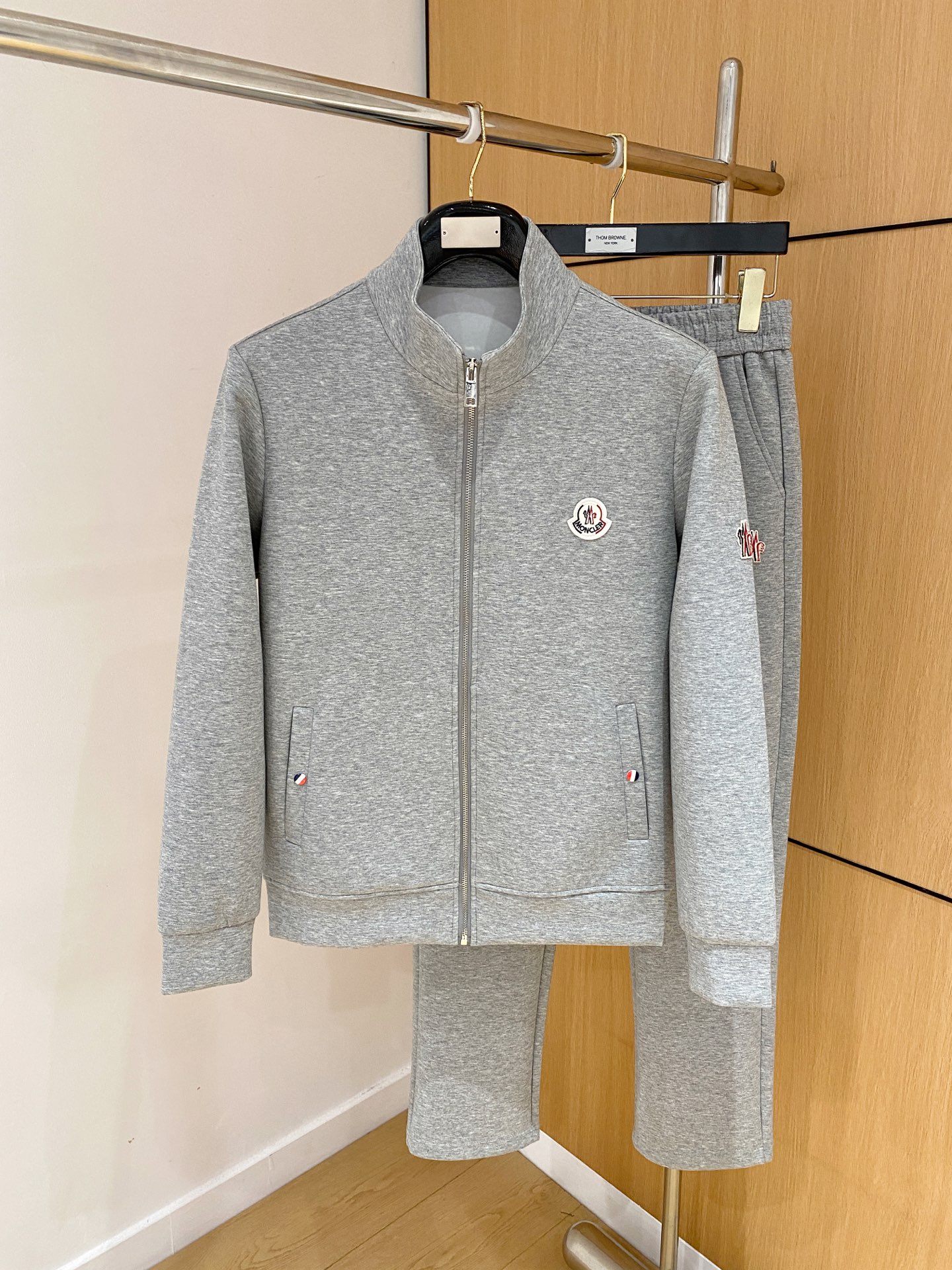 秋冬服 人気商品入荷 モンクレール 上下服 セットアップ  メンズ