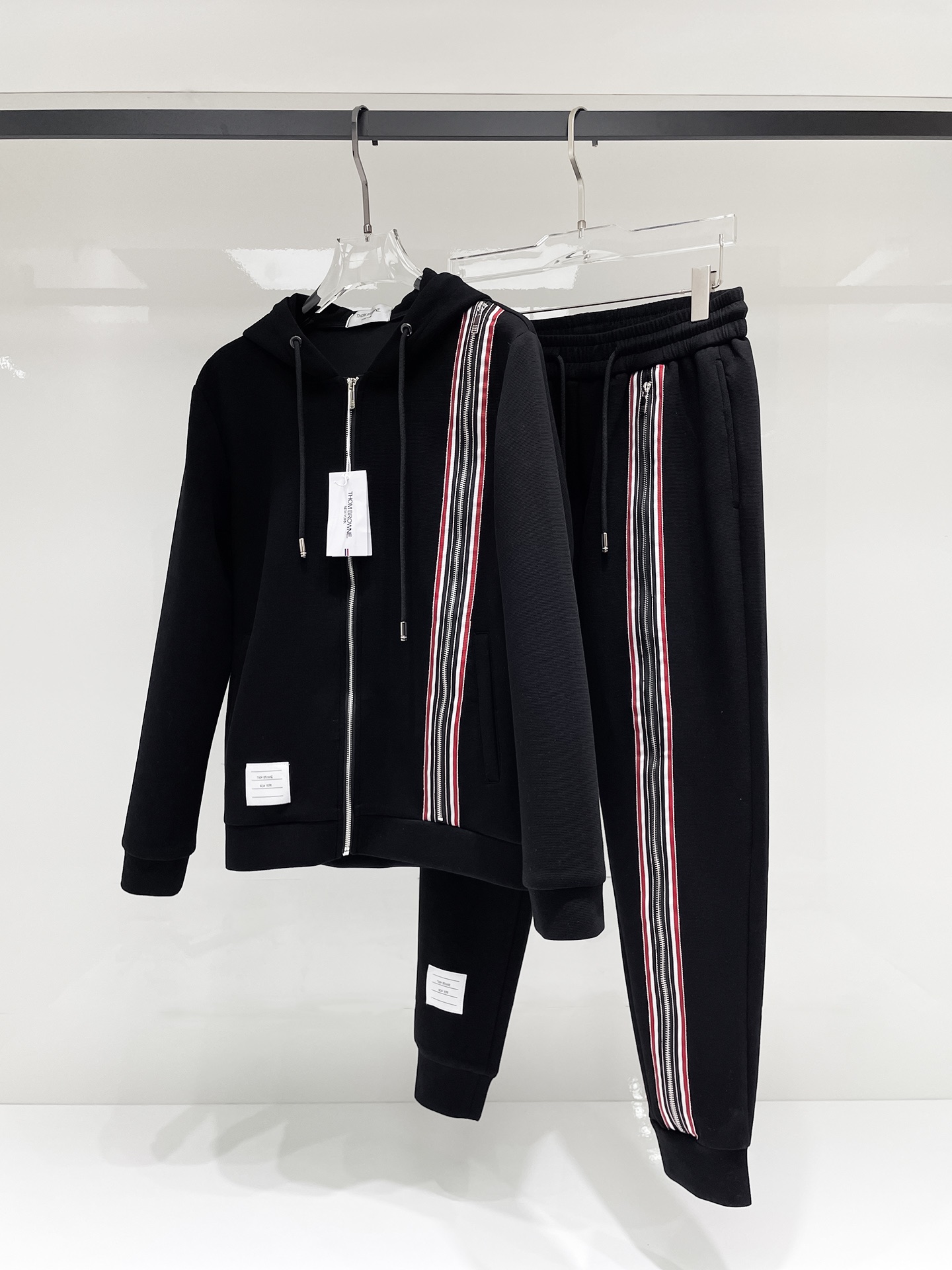 秋冬服 人気商品入荷 トムブラウン 上下服 セットアップ  メンズ