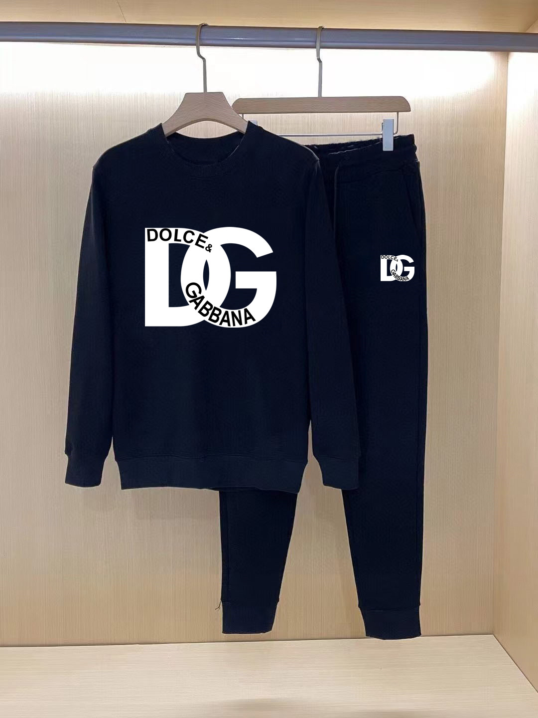 秋冬服 人気商品入荷 ドルチェ&ガッバーナ 上下服 セットアップ  メンズ