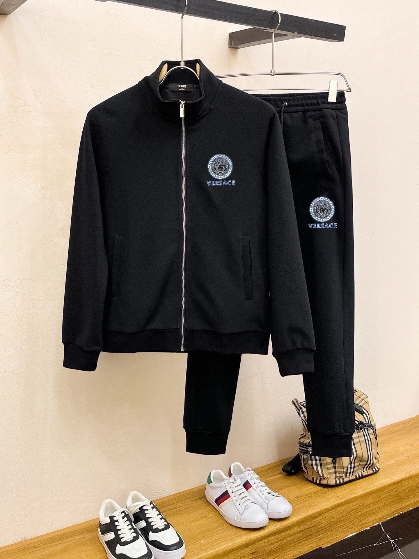 秋冬服 人気商品入荷 ヴェルサーチ スウェットセットアップ メンズ