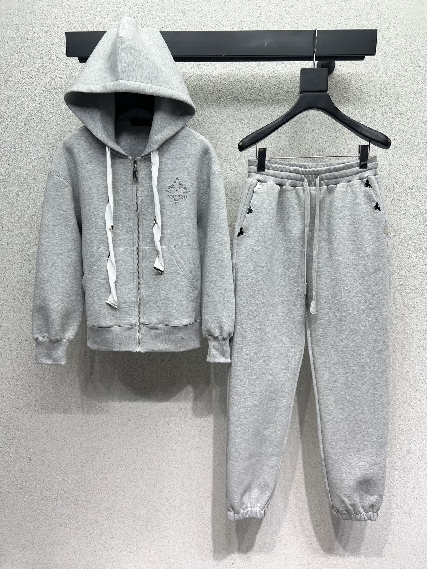 秋冬服 人気商品入荷 ルイヴィトン 上下服 セットアップ? ウィメンズ 2510