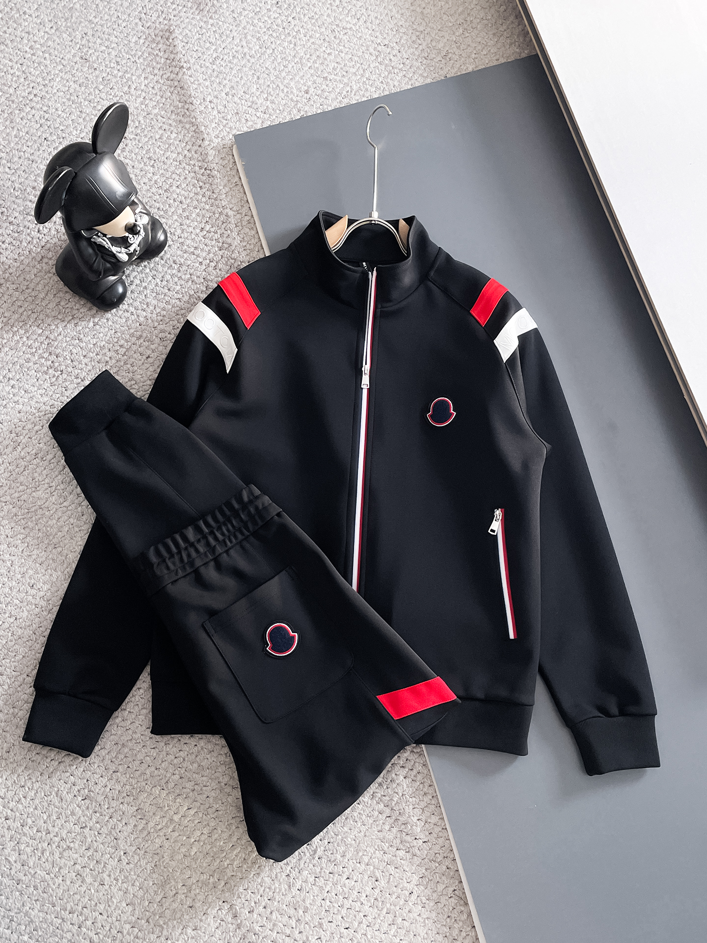 秋冬服 人気商品入荷 モンクレール 上下服 セットアップ  メンズ