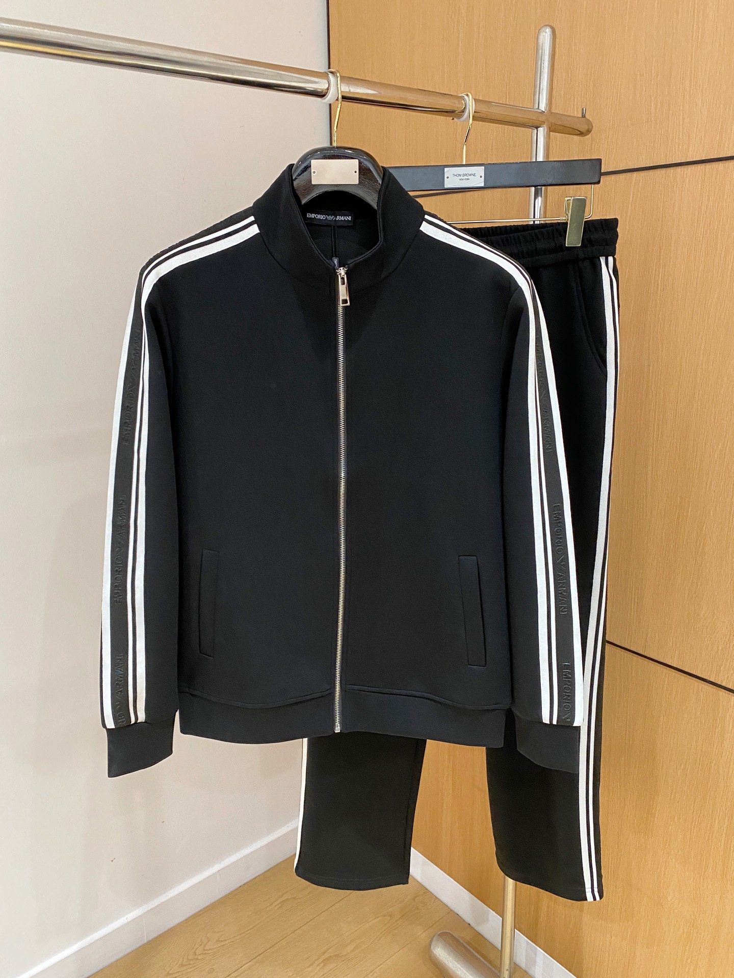 秋冬服 人気商品入荷 アルマーニ 上下服 セットアップ  メンズ