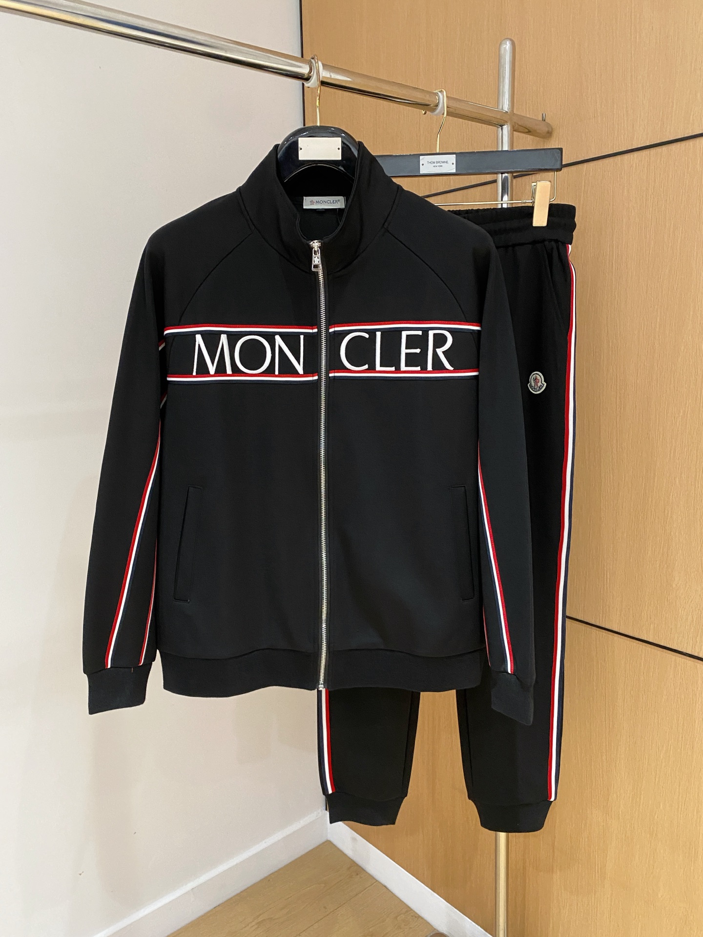 秋冬服 人気商品入荷 モンクレール 上下セットアップ スーツ メンズ