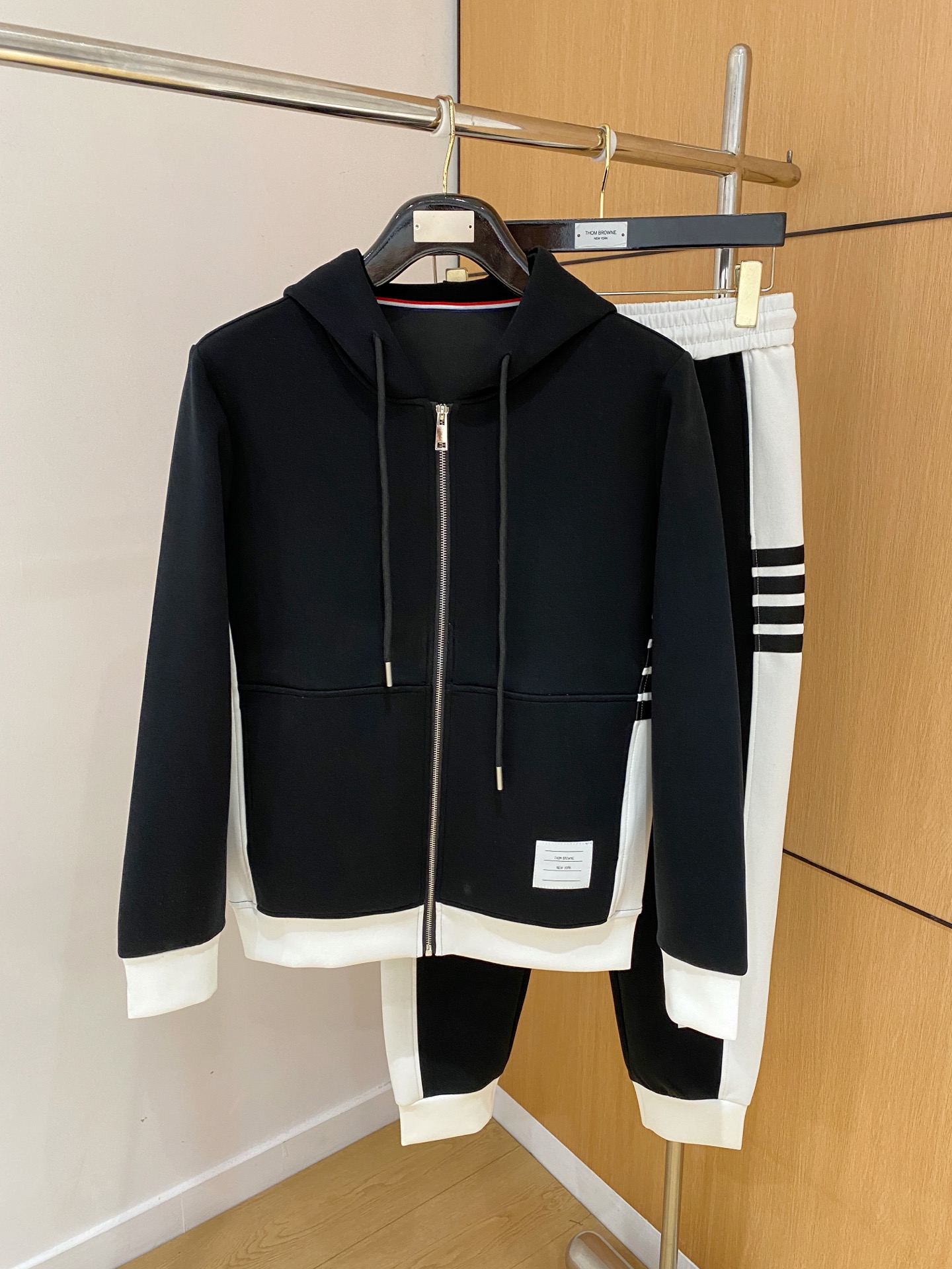 秋冬服 人気商品入荷 トムブラウン 上下服 セットアップ? メンズ