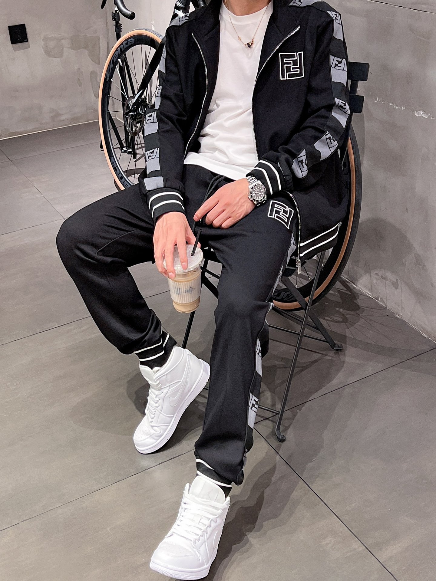 秋冬服 人気商品入荷 フェンディ 上下服 セットアップ? メンズ
