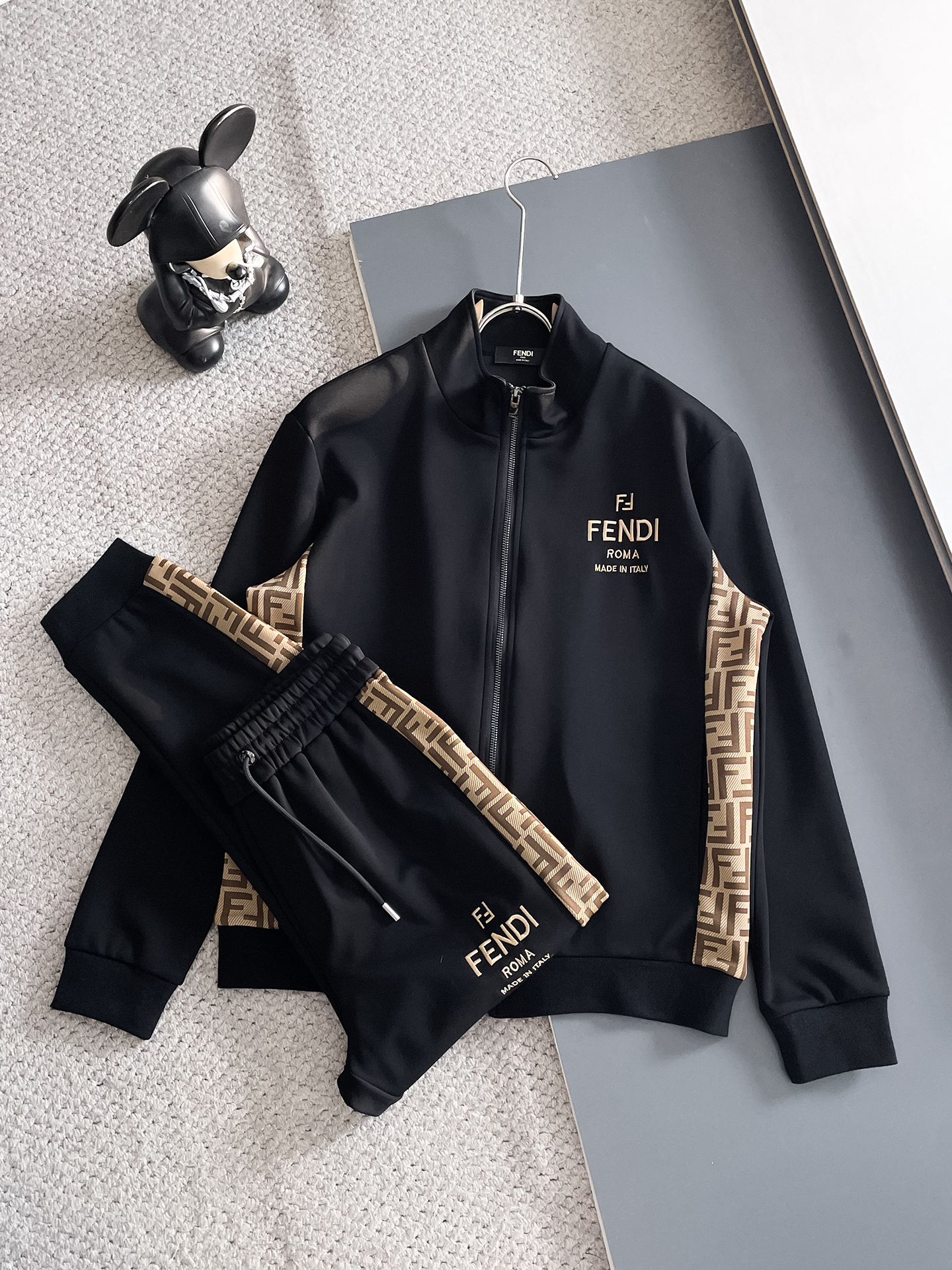 秋冬服 人気商品入荷 フェンディ 上下服 セットアップ?  メンズ