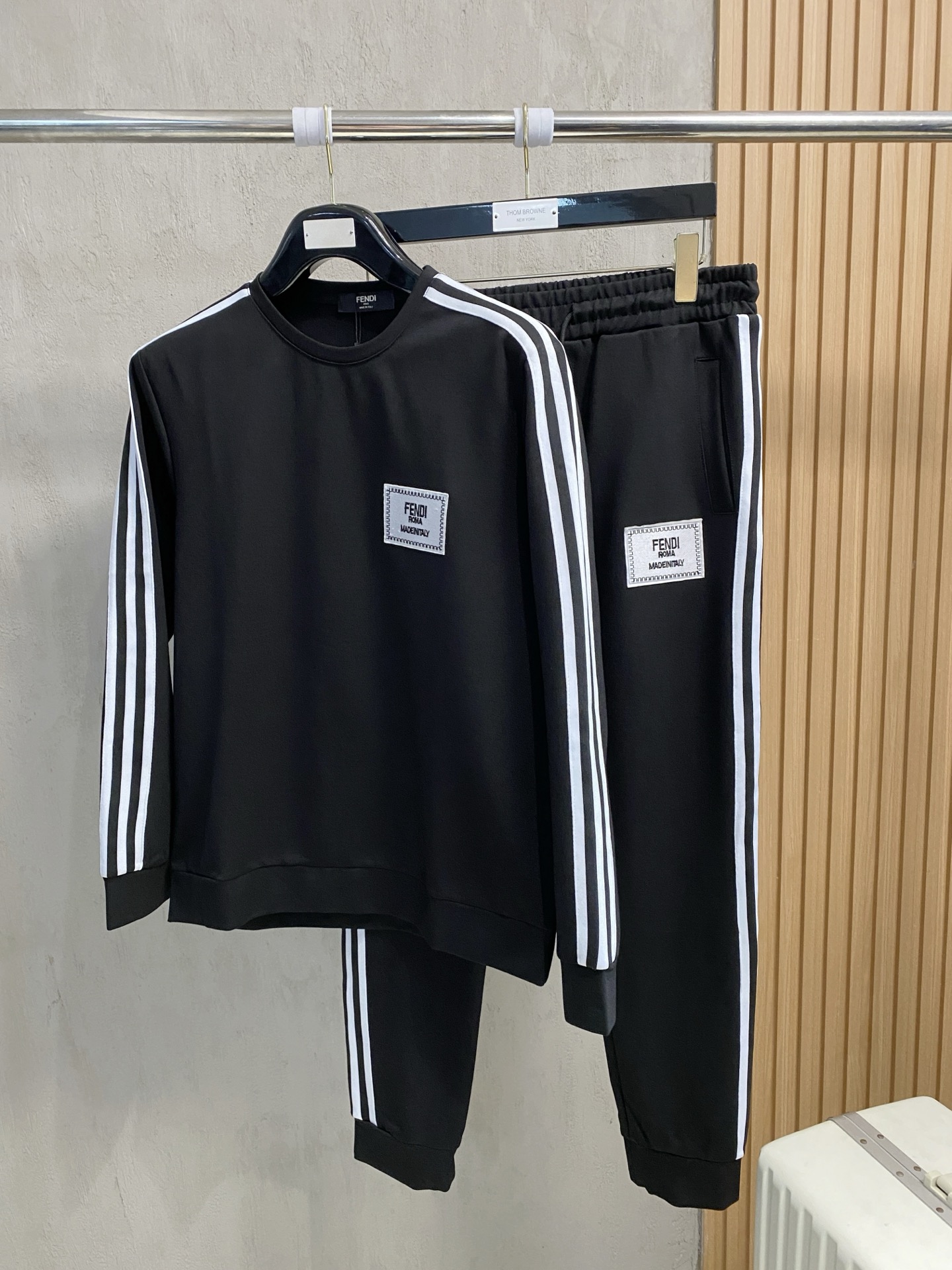 秋冬服 人気商品入荷 フェンディ 上下服 セットアップ? メンズ