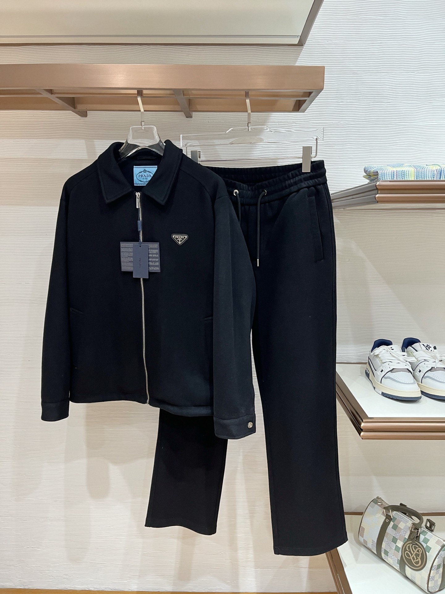 秋冬服 人気商品入荷 プラダ スウェット セットアップ?  メンズ