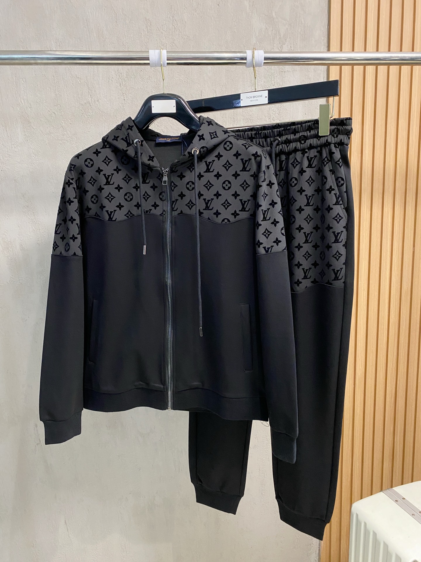 秋冬服 人気商品入荷 ルイヴィトン 上下服 セットアップ メンズ