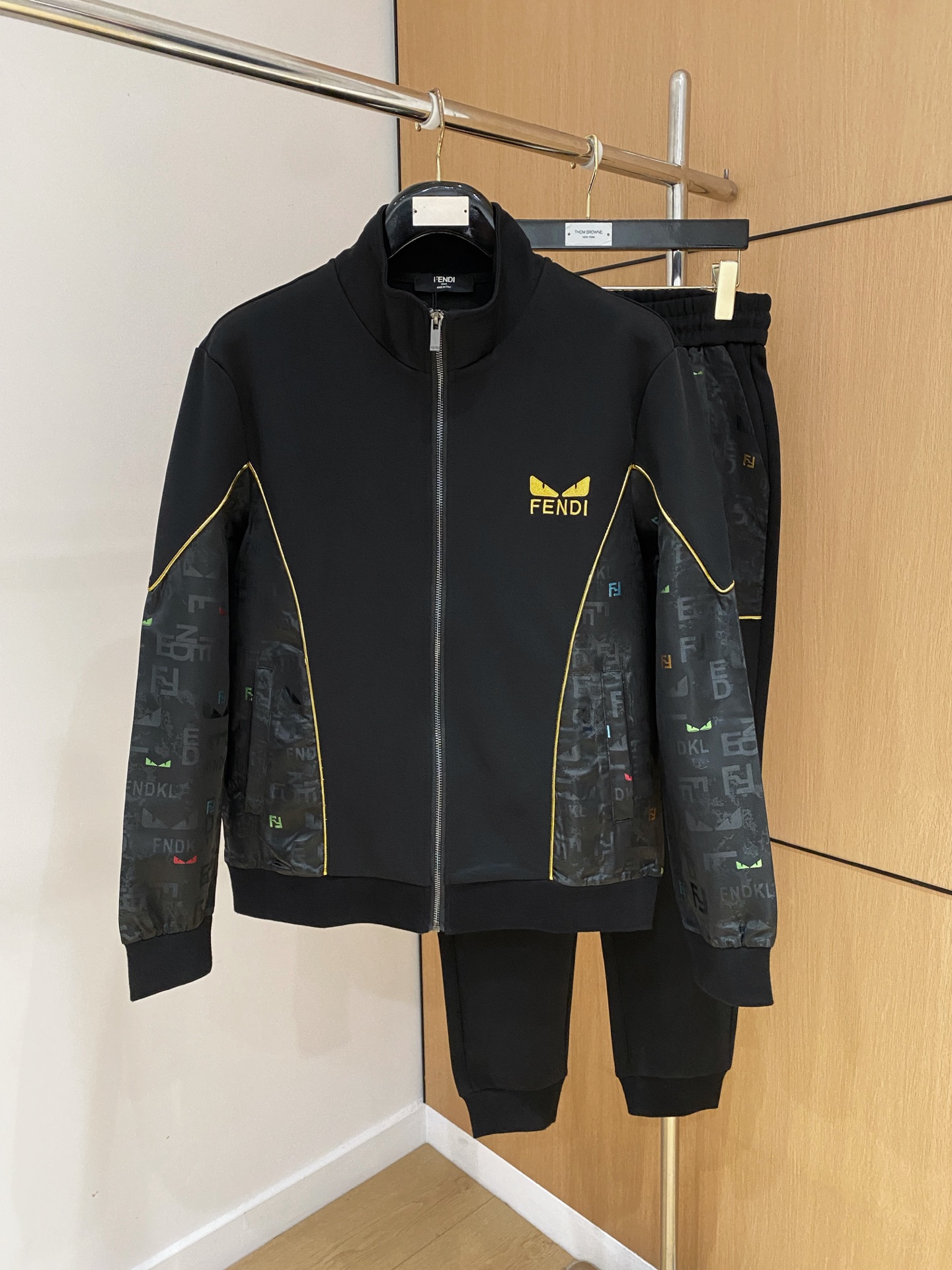 秋冬服 人気商品入荷 フェンディ 上下服 セットアップ?  メンズ