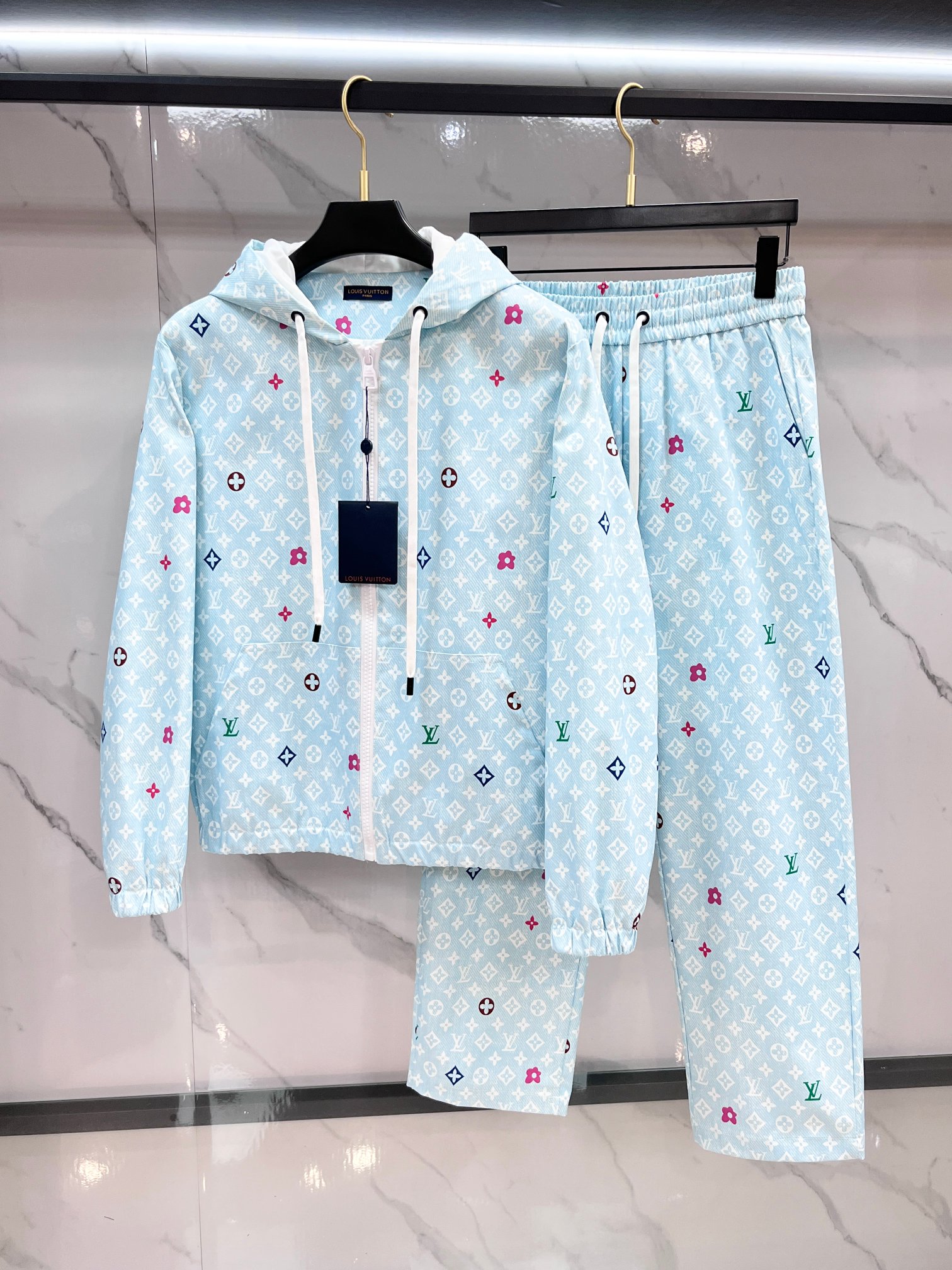 秋冬服 人気商品入荷 ルイヴィトン 上下服 防寒 セット  メンズ