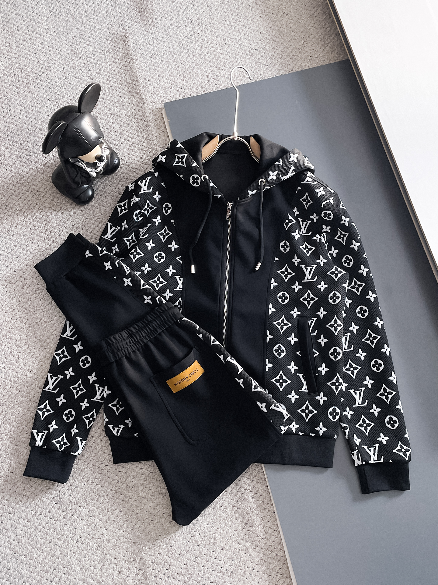 秋冬服 人気商品入荷 ルイヴィトン 上下服 セットアップ  メンズ