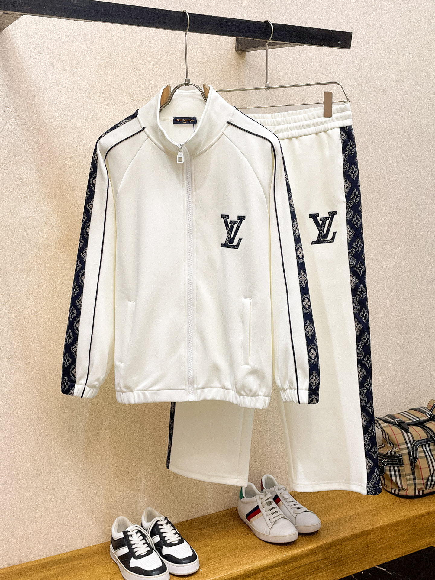 秋冬服 人気ランキング第1位 ルイヴィトン 上下服 セットアップ