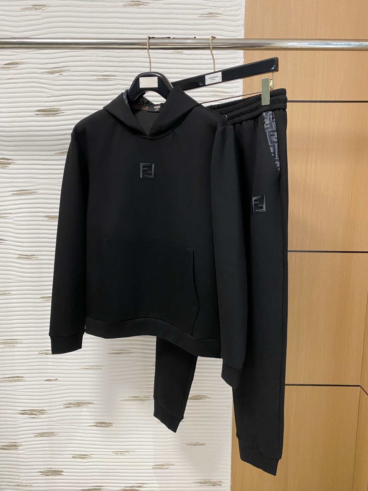 秋冬服 人気商品入荷 フェンディ 上下服 野球 セットアップ