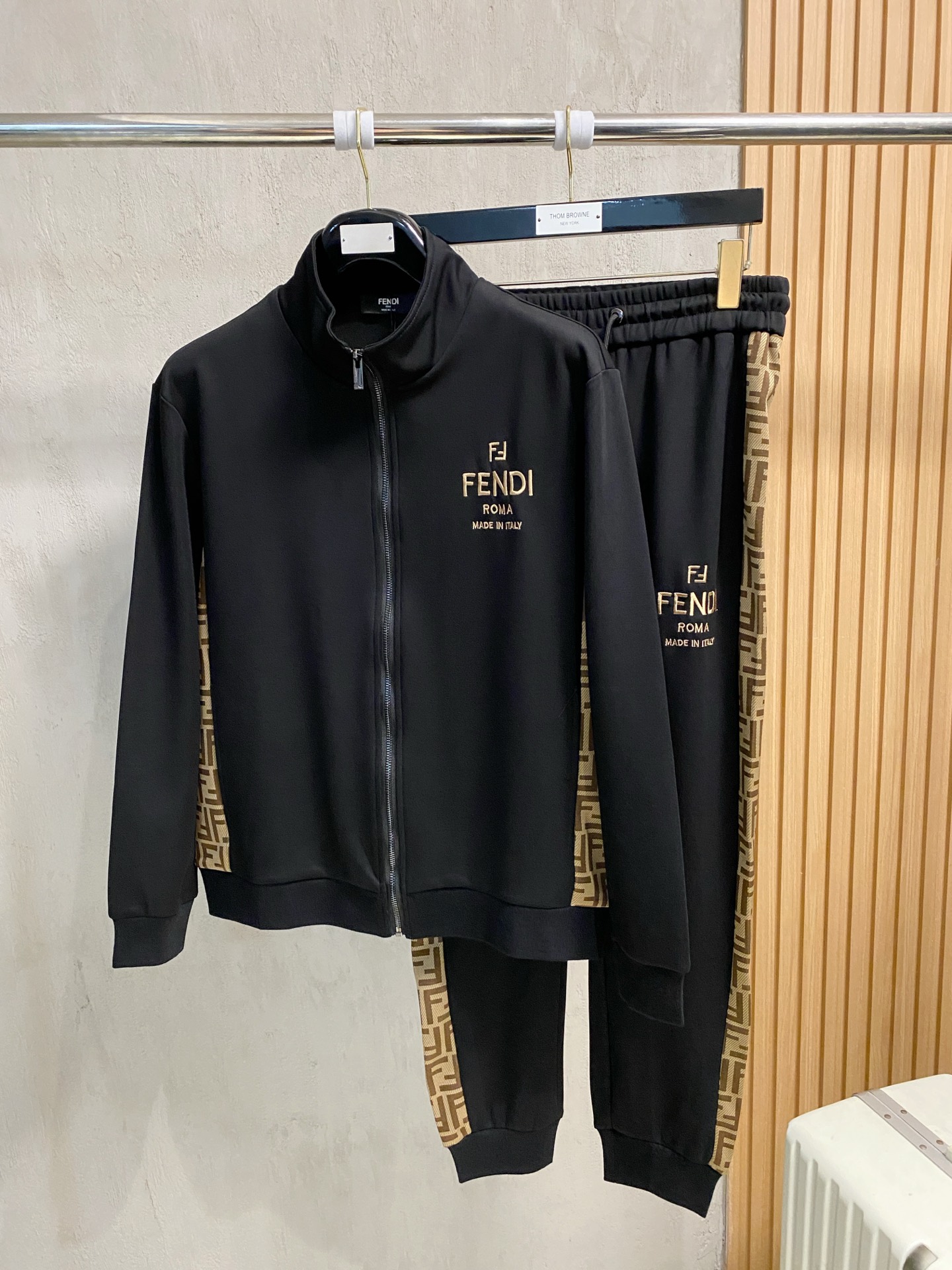 秋冬服 人気商品入荷 フェンディ 上下服 セットアップ? メンズ