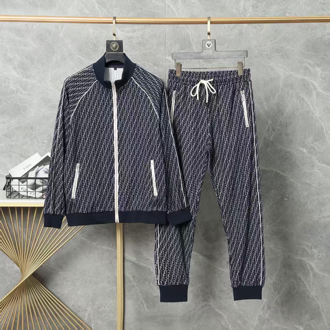 秋冬服 人気商品入荷 フェンディ 上下服 セットアップ?  メンズ
