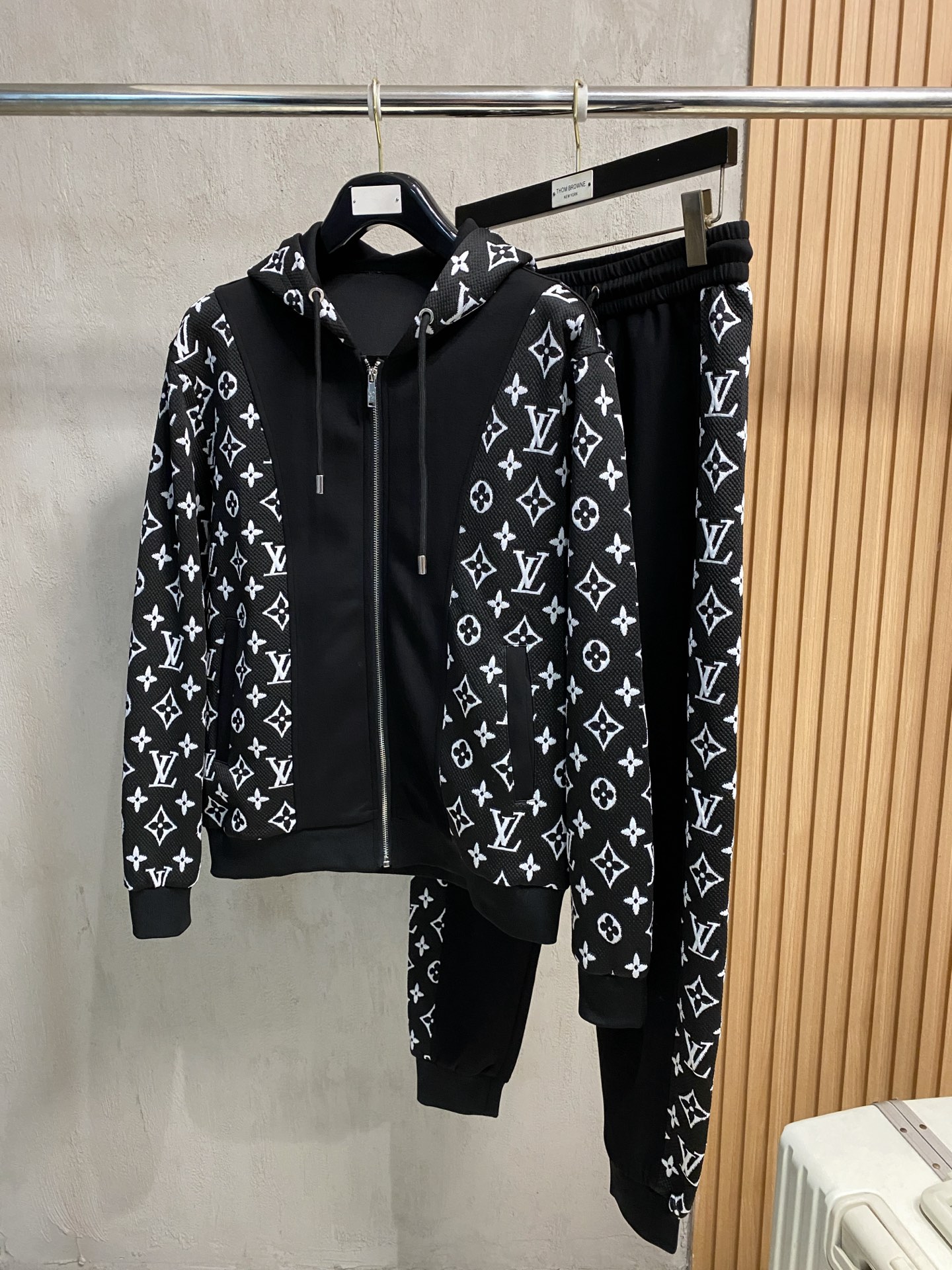 秋冬服 人気商品入荷 ルイヴィトン 上下服 セットアップ  メンズ
