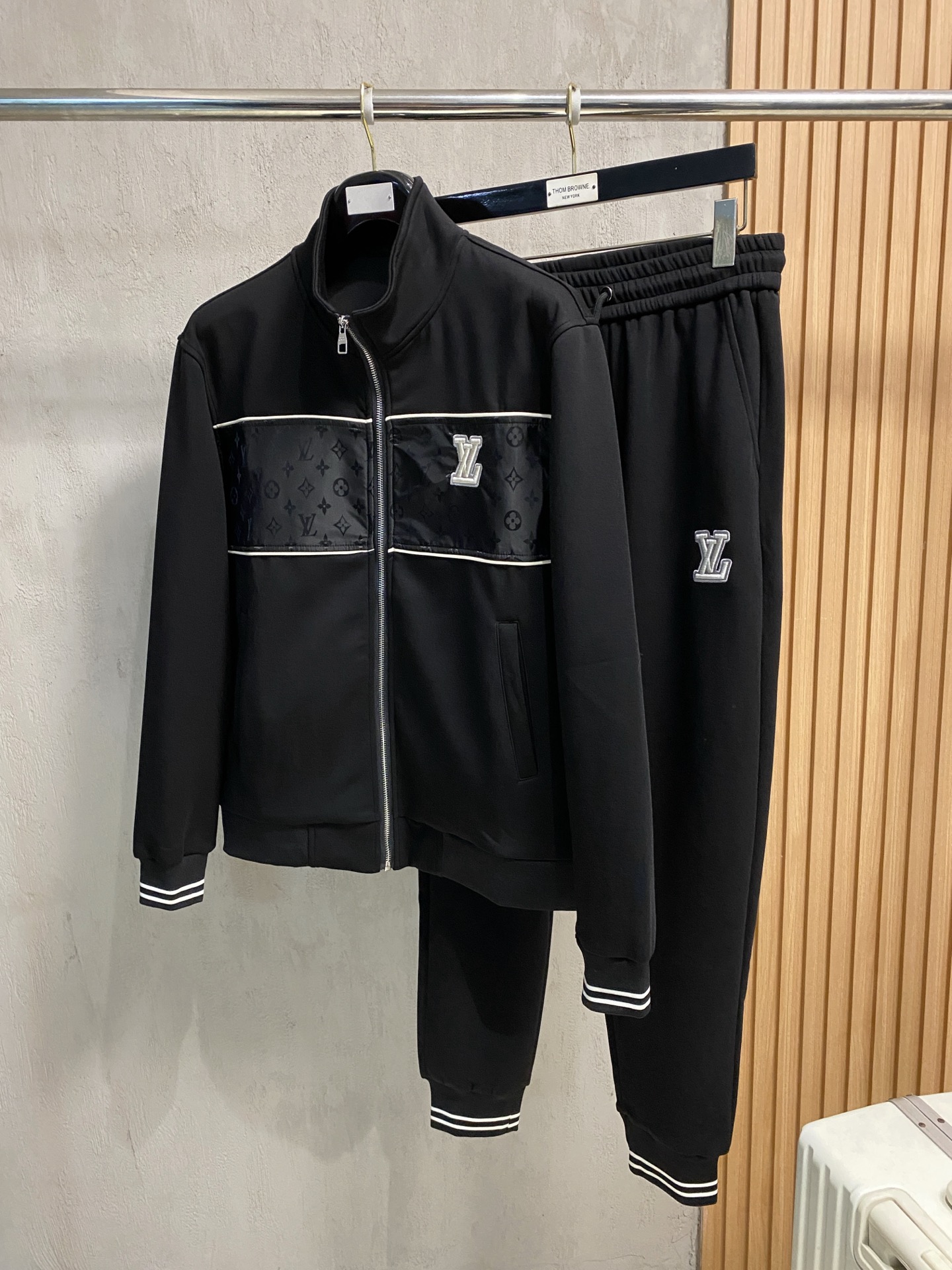 秋冬服 人気商品入荷 ルイヴィトン 上下服 セットアップ  メンズ