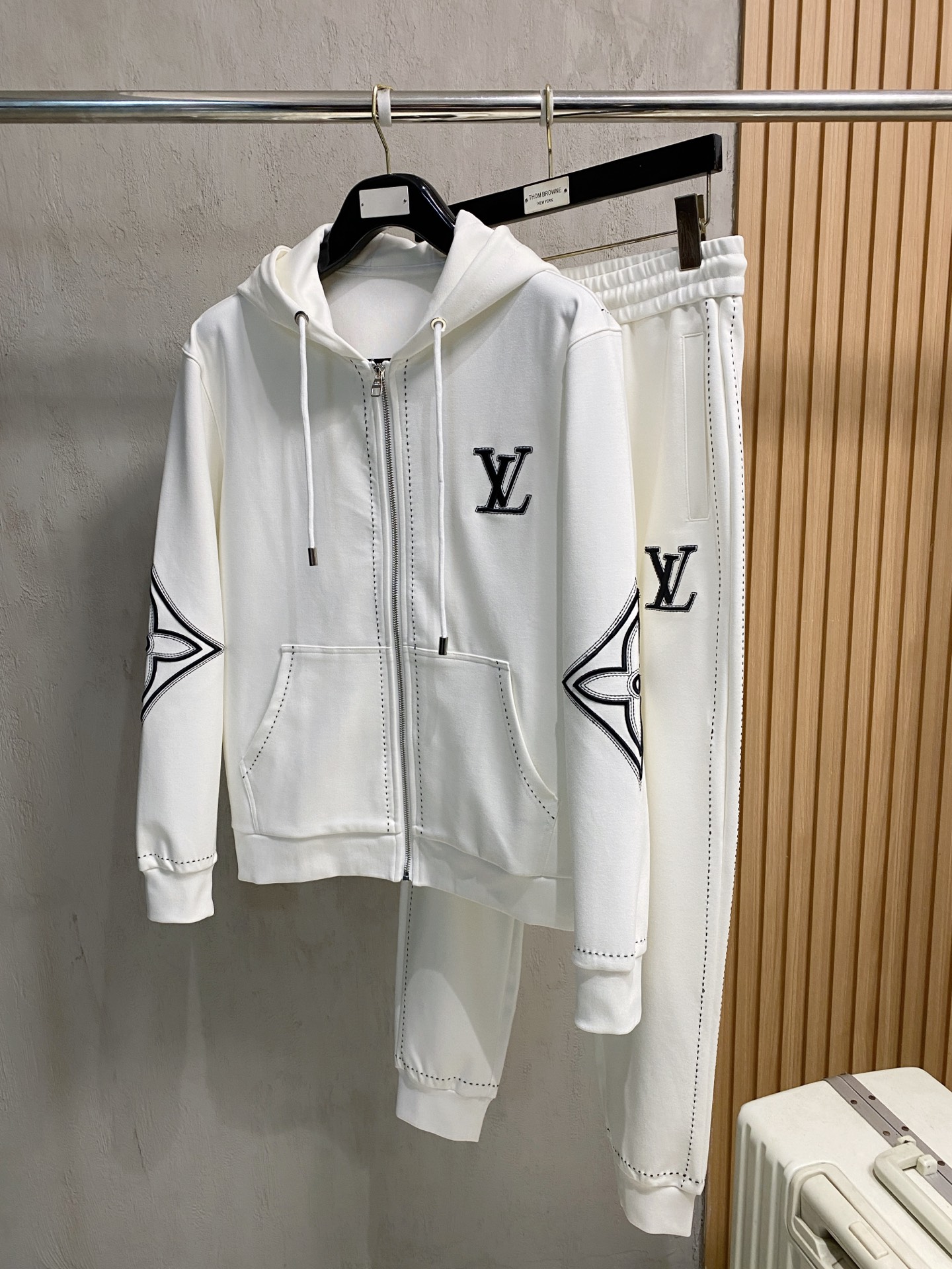 秋冬服 人気商品入荷 ルイヴィトン 上下服 野球 セットアップ
