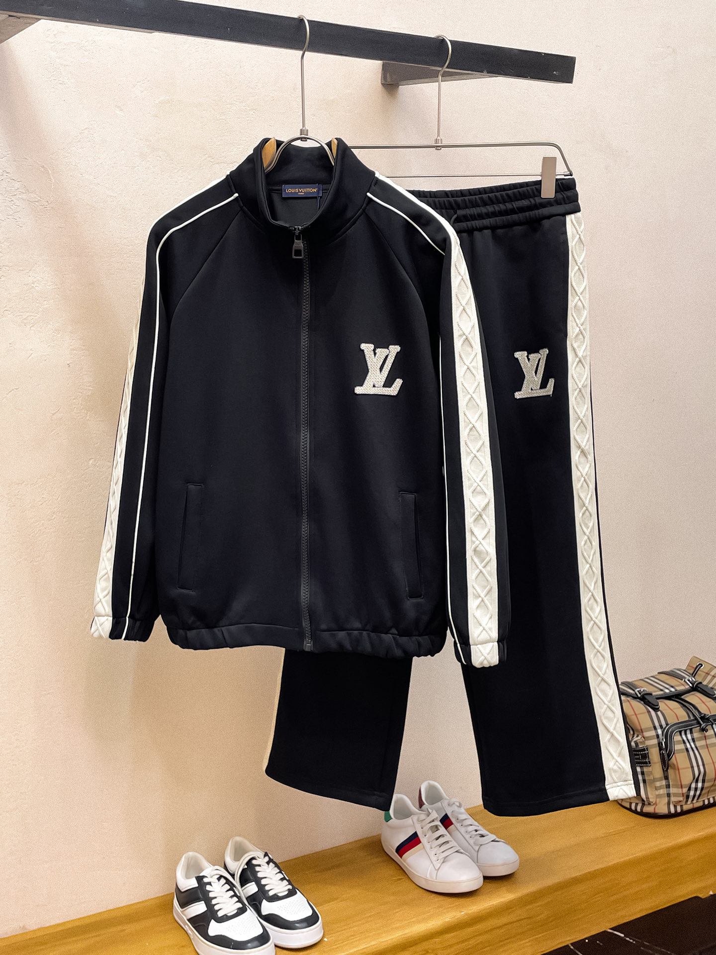秋冬服 人気商品入荷 ルイヴィトン 上下服 セットアップ メンズ