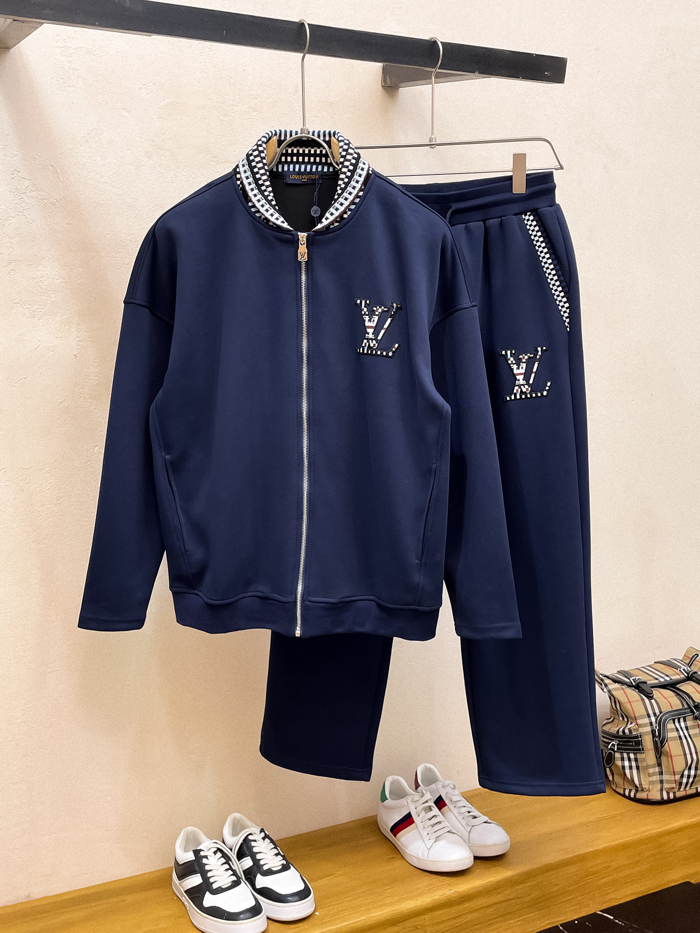秋冬服 人気商品入荷 ルイヴィトン 上下服 セットアップ メンズ