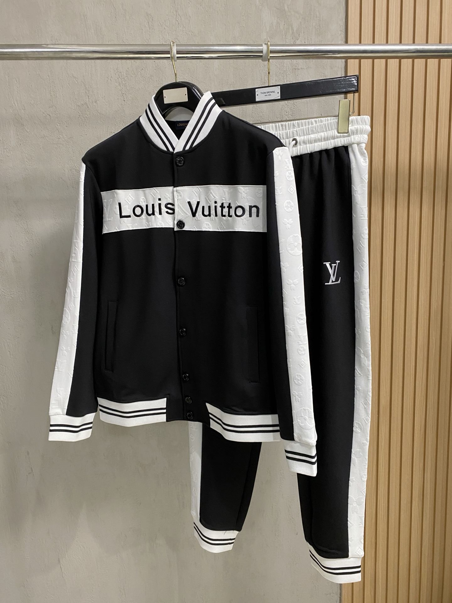 秋冬服 人気商品入荷 ルイヴィトン 上下服 セットアップ メンズ