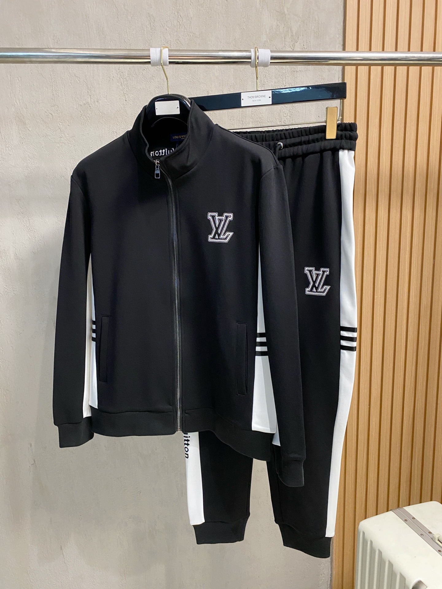 秋冬服 人気商品入荷 ルイヴィトン 上下服 野球 セットアップ